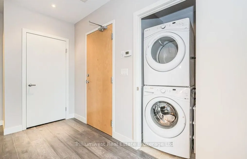 1 Victoria Street, #1204