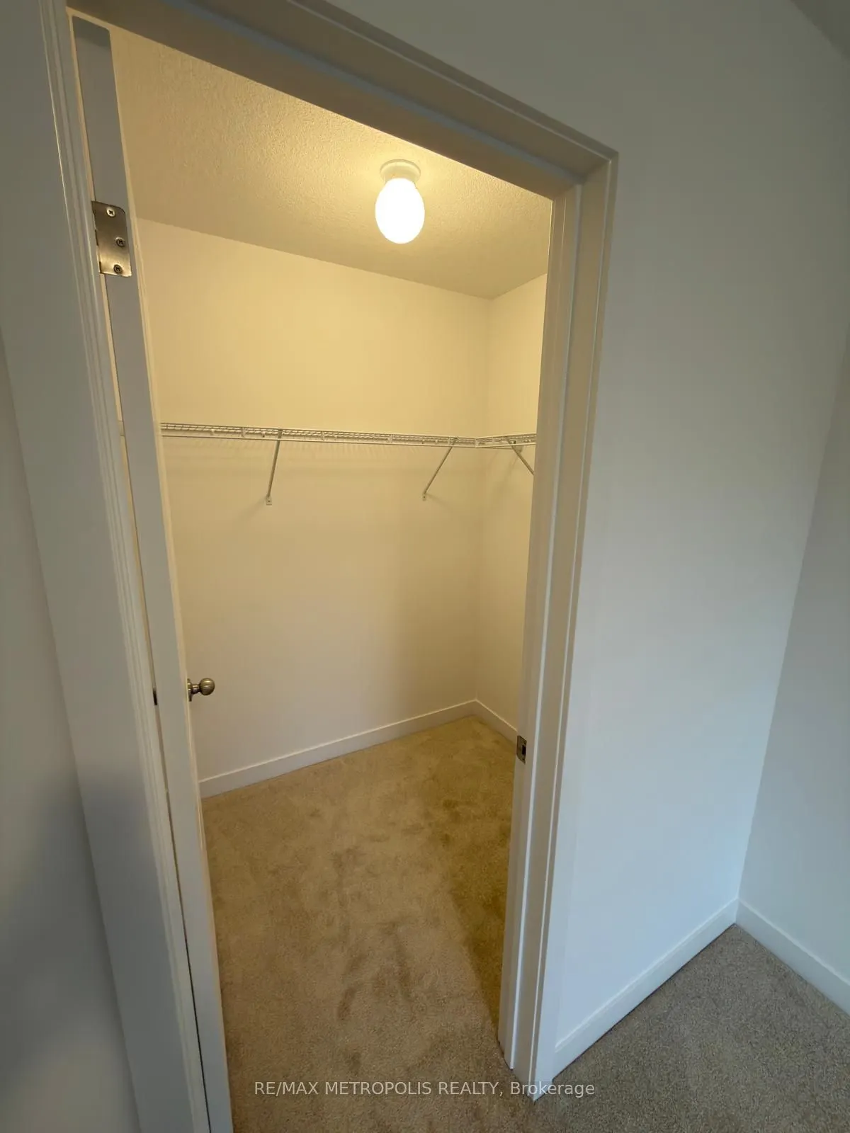 22 OAK FOREST Common