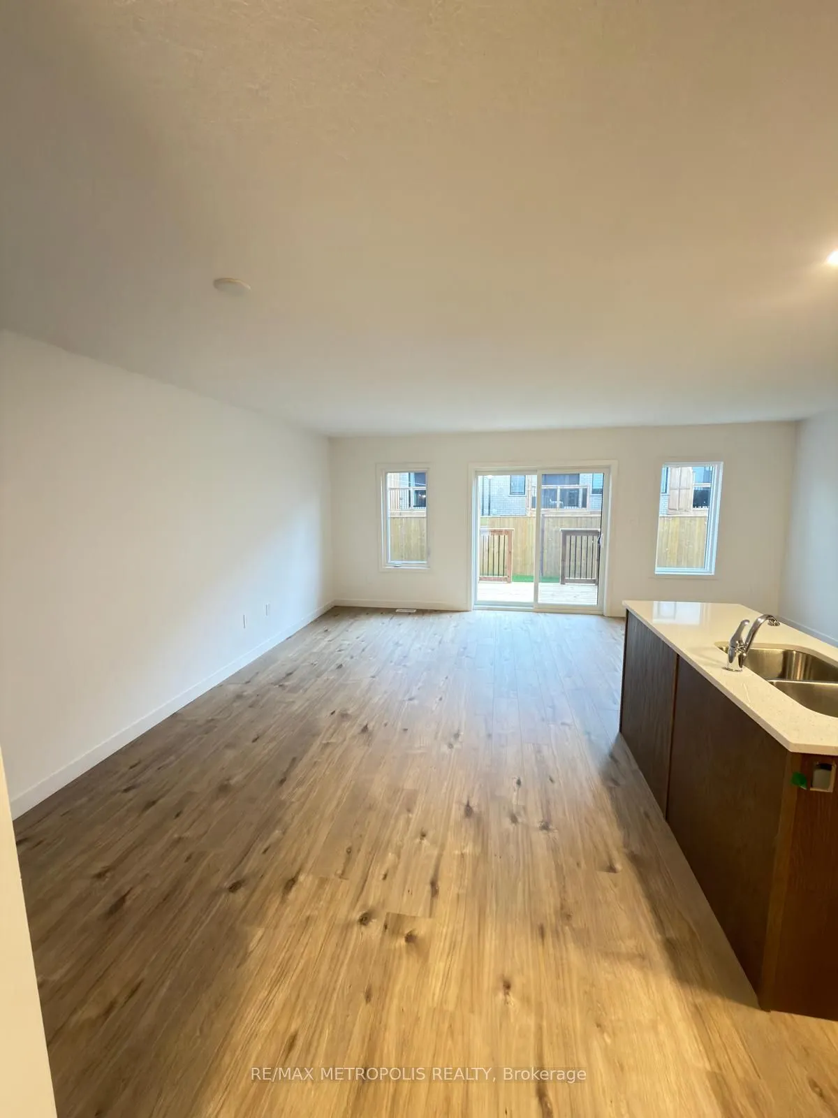 22 OAK FOREST Common