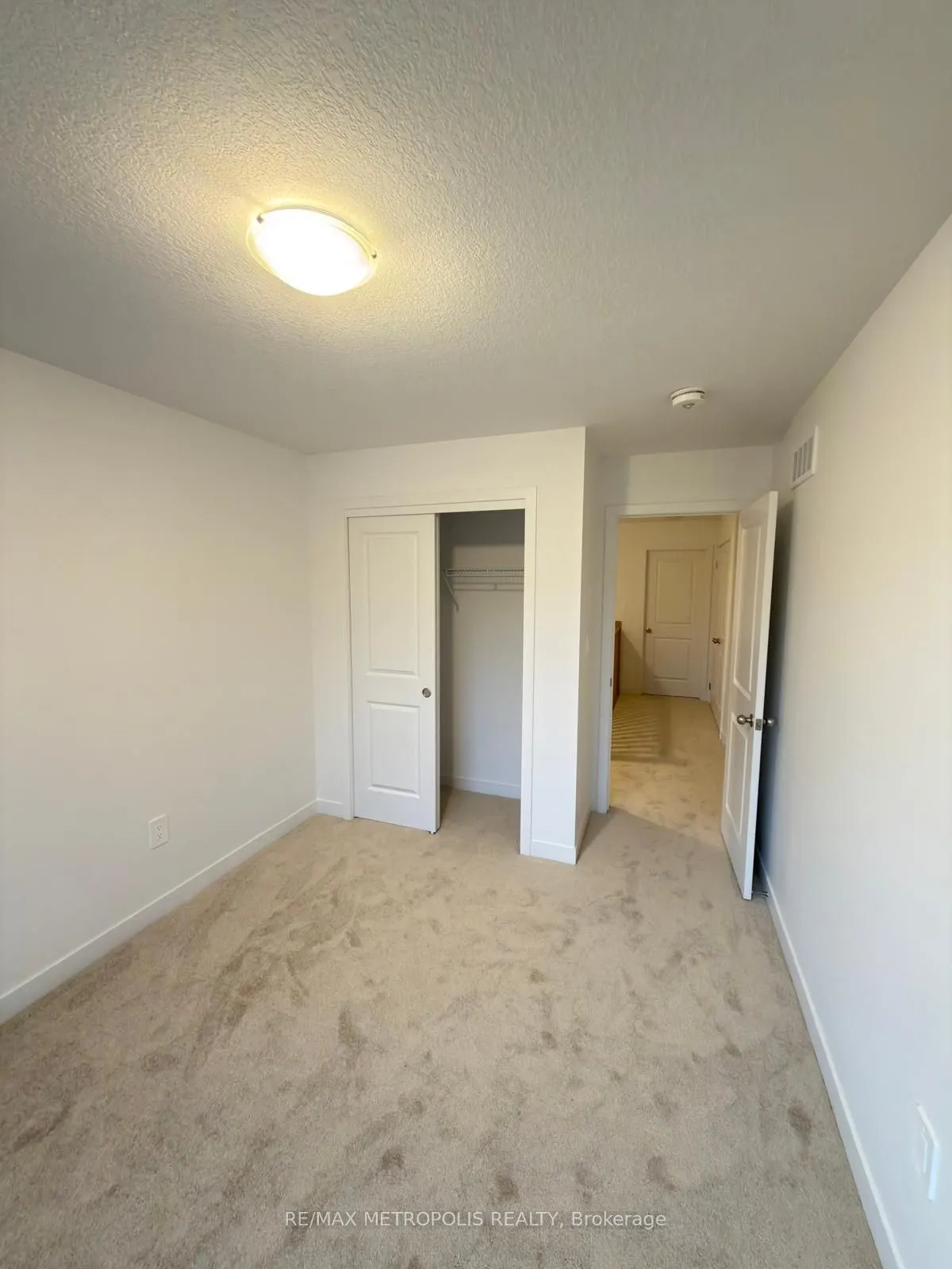 22 OAK FOREST Common