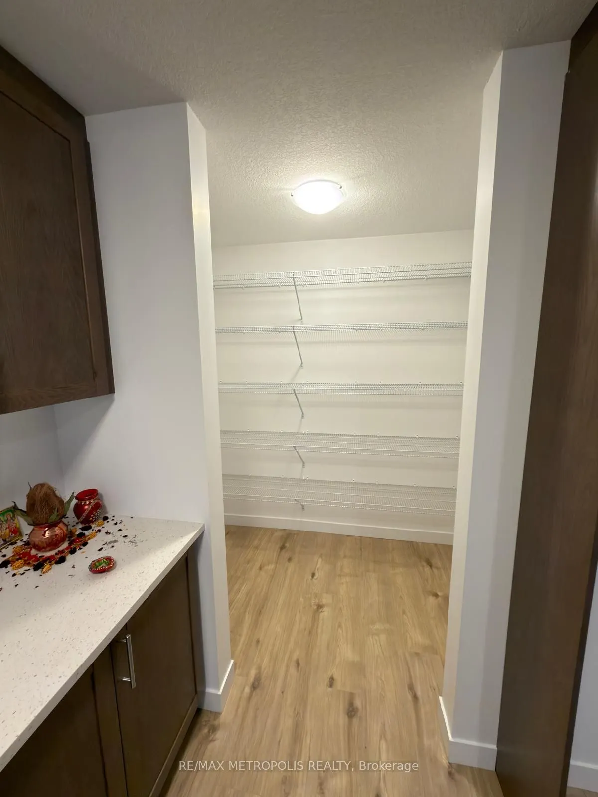 22 OAK FOREST Common