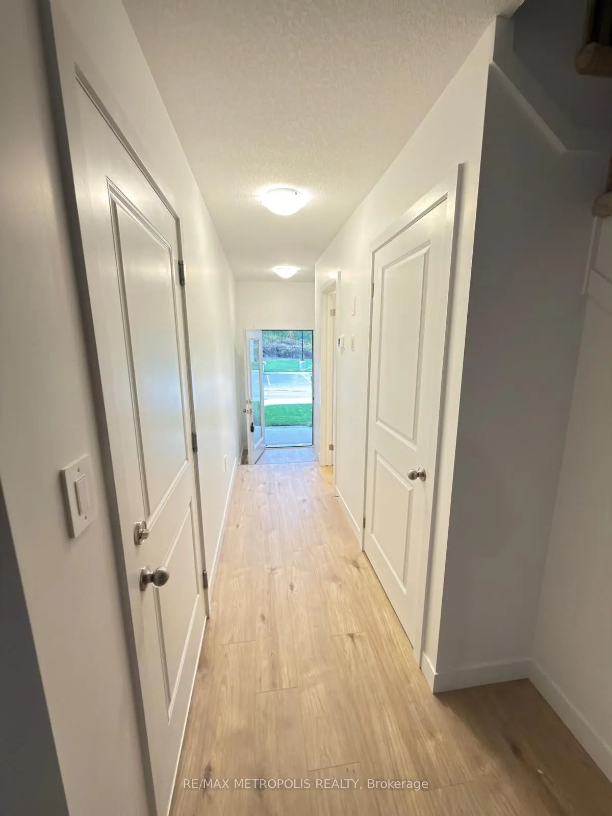 22 OAK FOREST Common