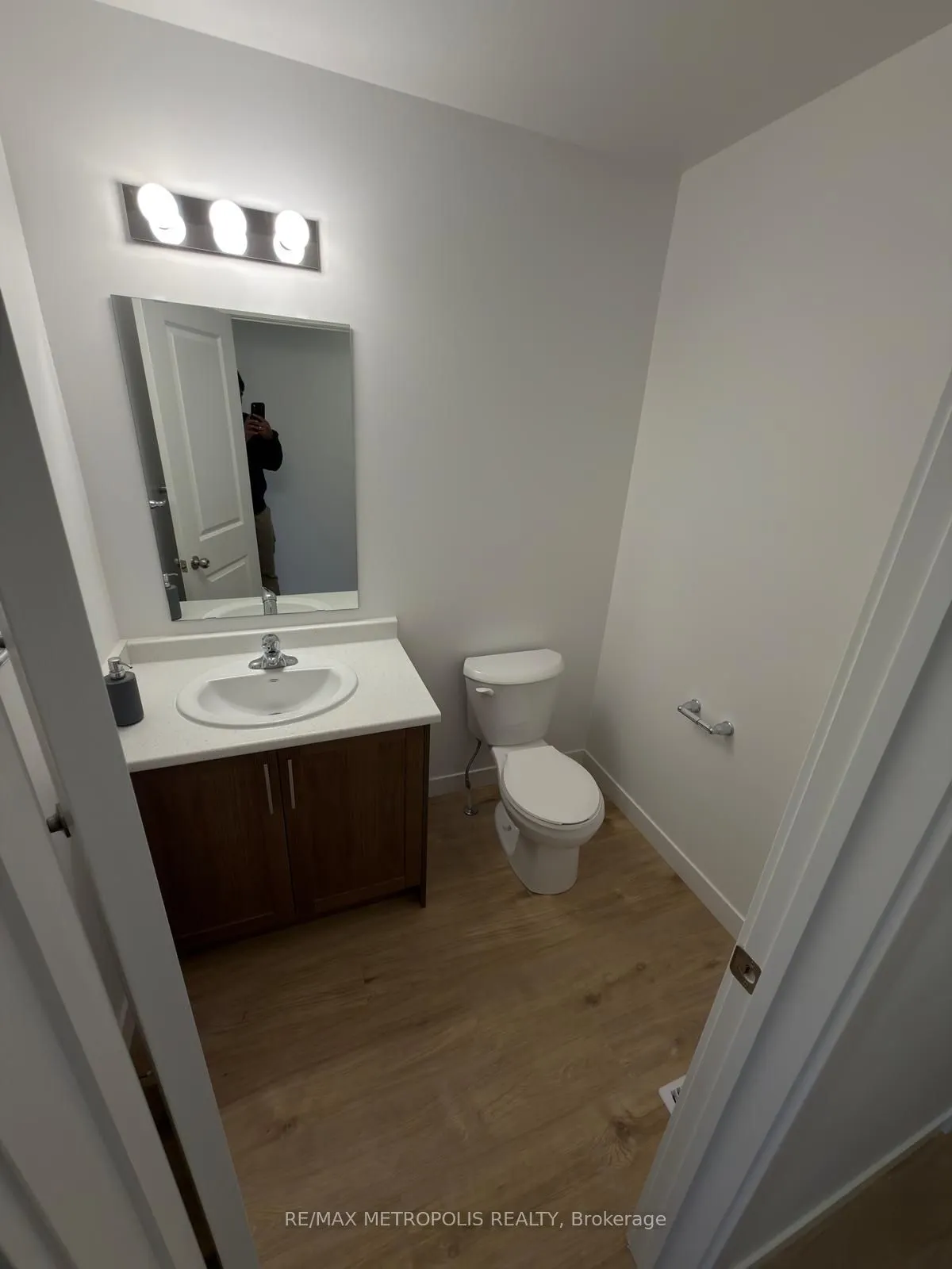 22 OAK FOREST Common