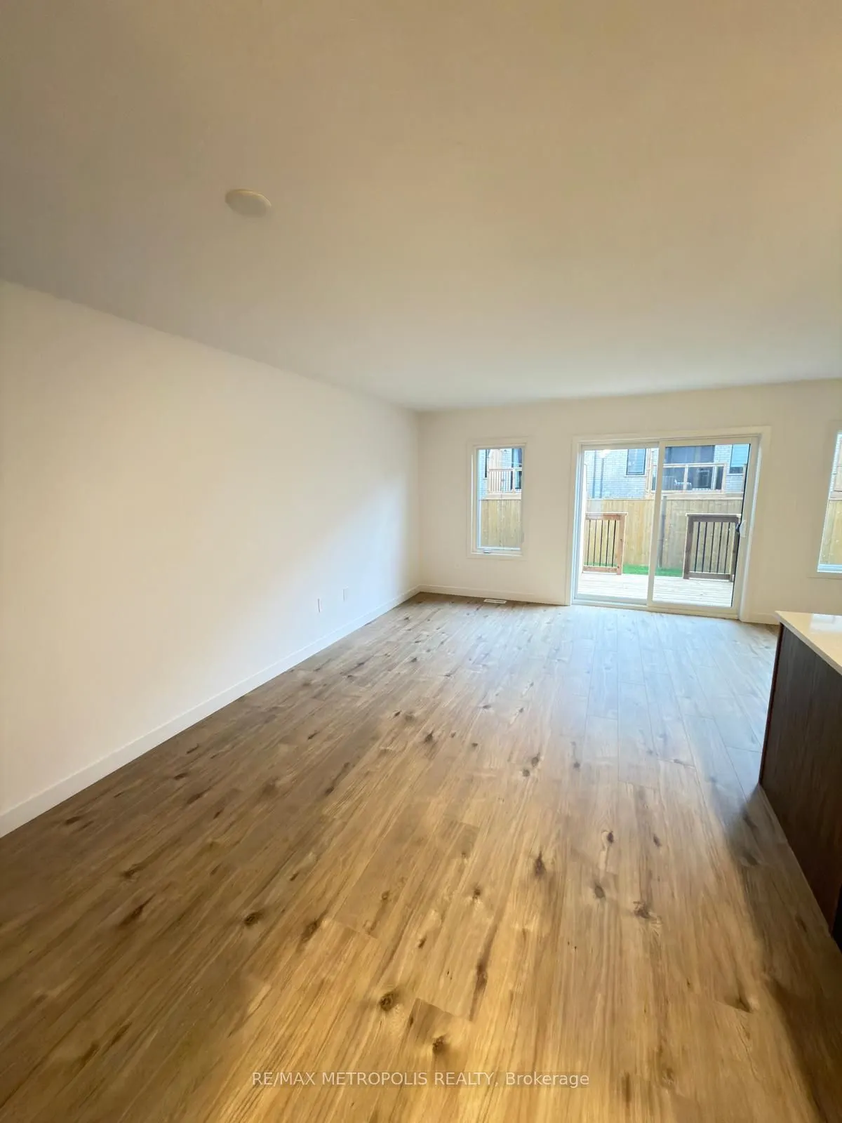 22 OAK FOREST Common