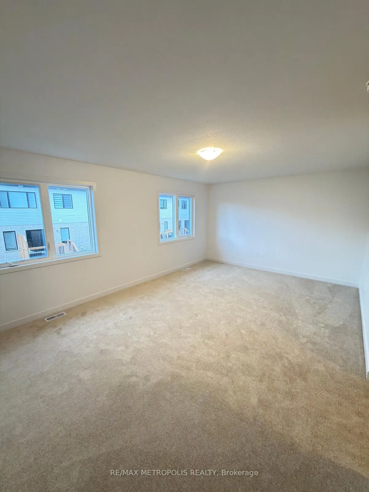 22 OAK FOREST Common