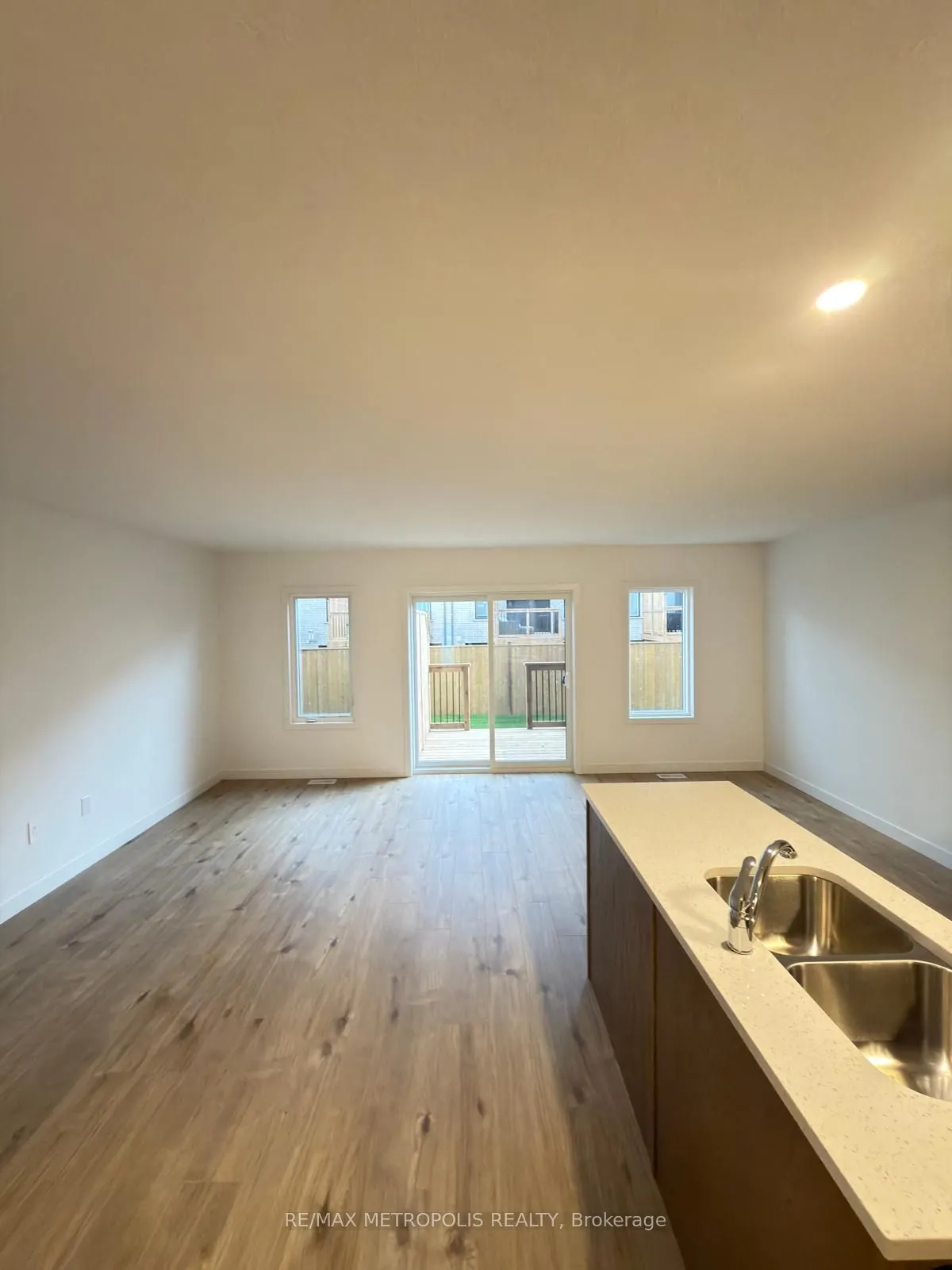 22 OAK FOREST Common