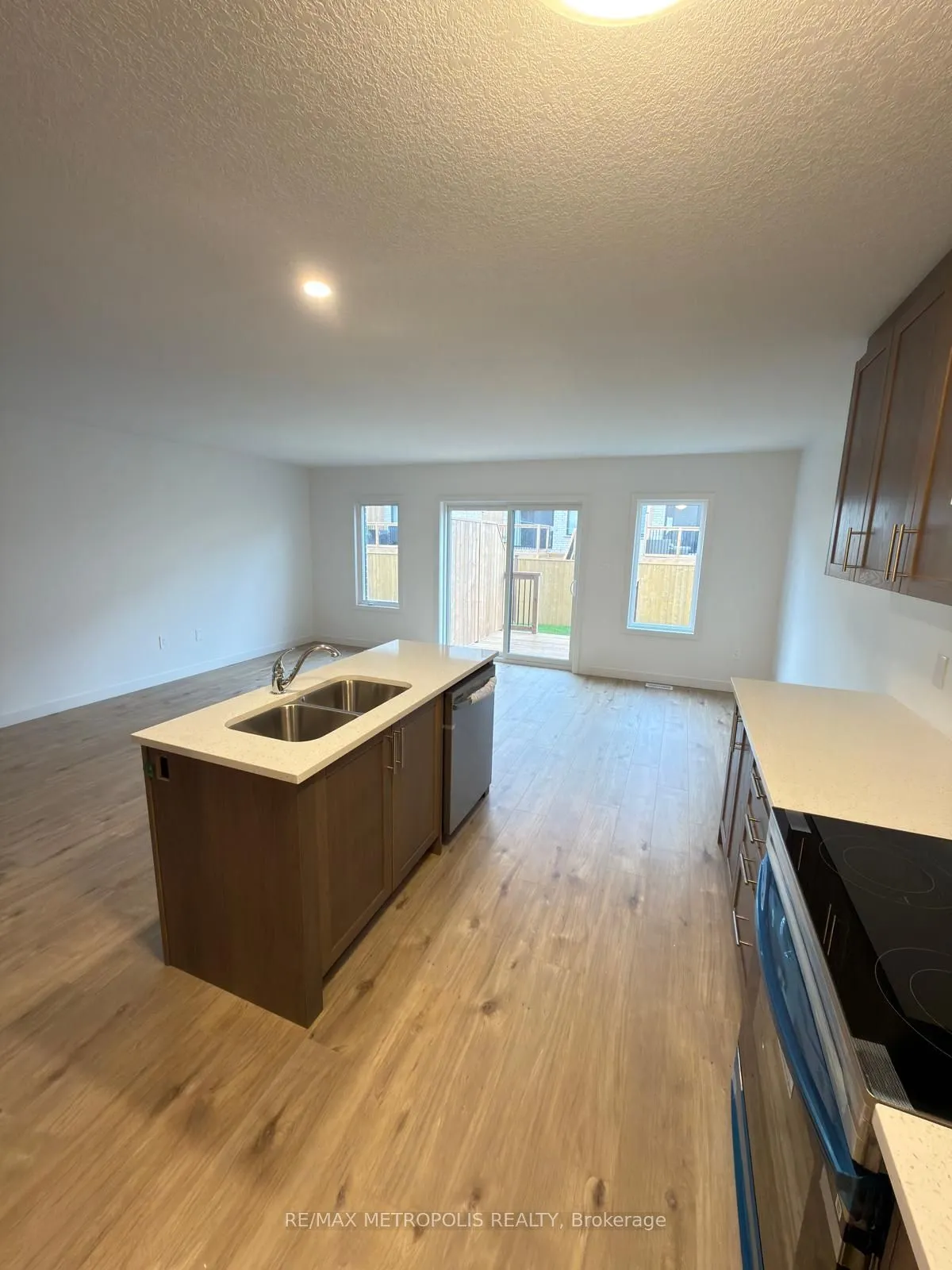 22 OAK FOREST Common