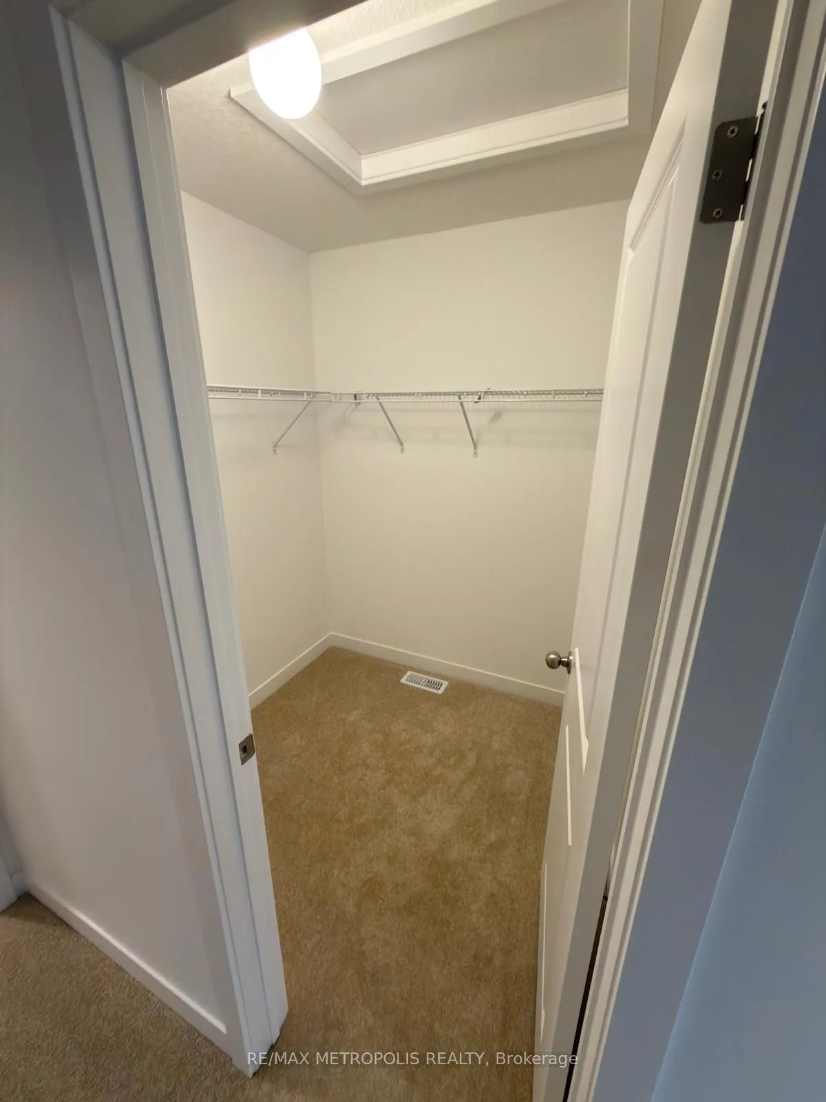 22 OAK FOREST Common