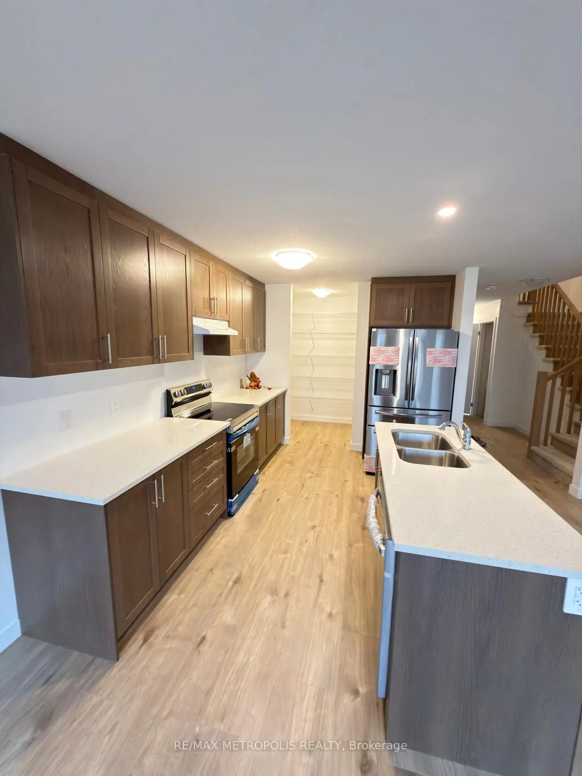 22 OAK FOREST Common