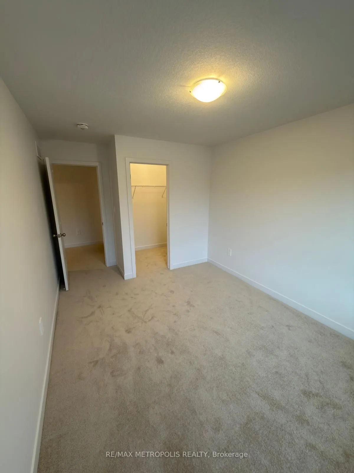 22 OAK FOREST Common