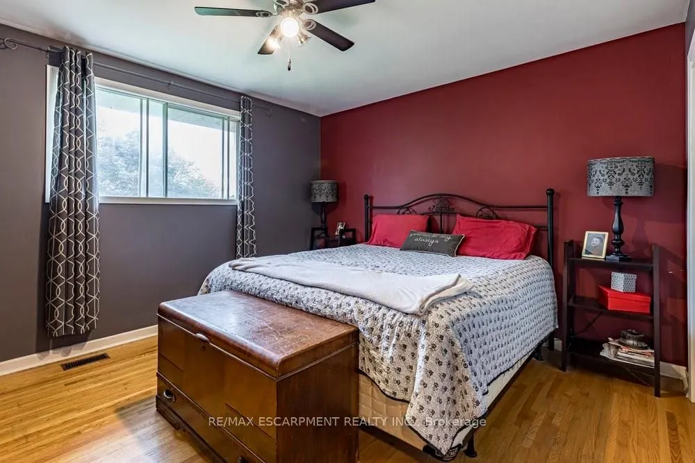 6871 Corwin Crescent