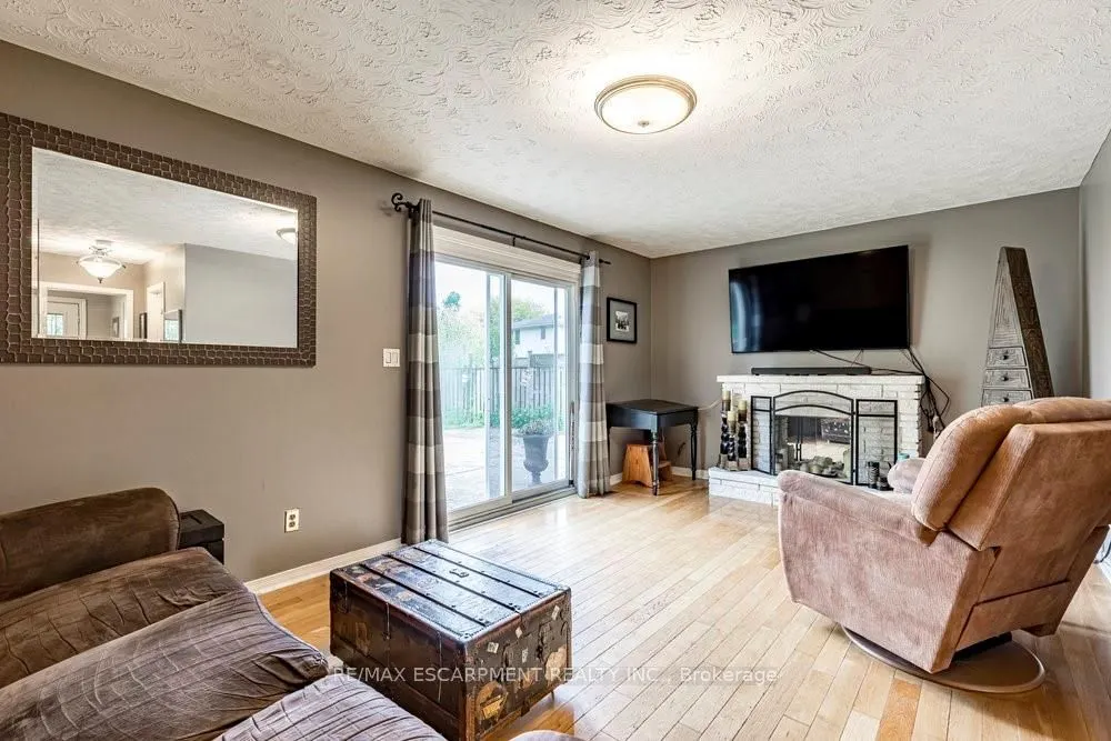 6871 Corwin Crescent