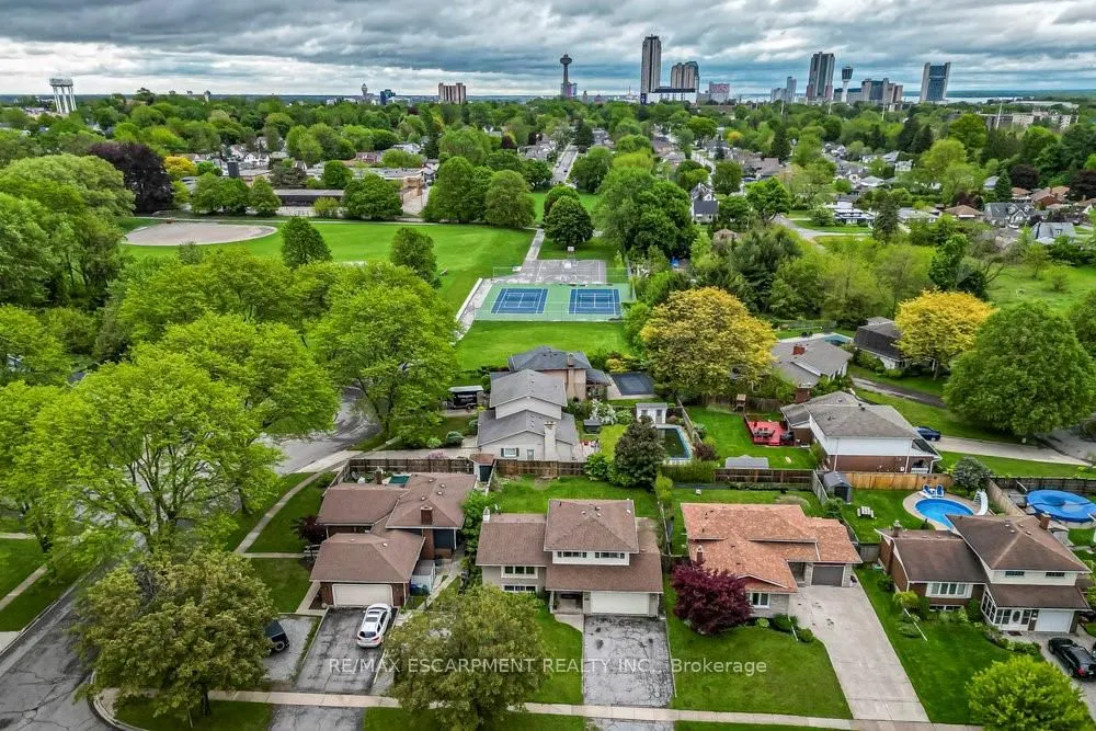 6871 Corwin Crescent