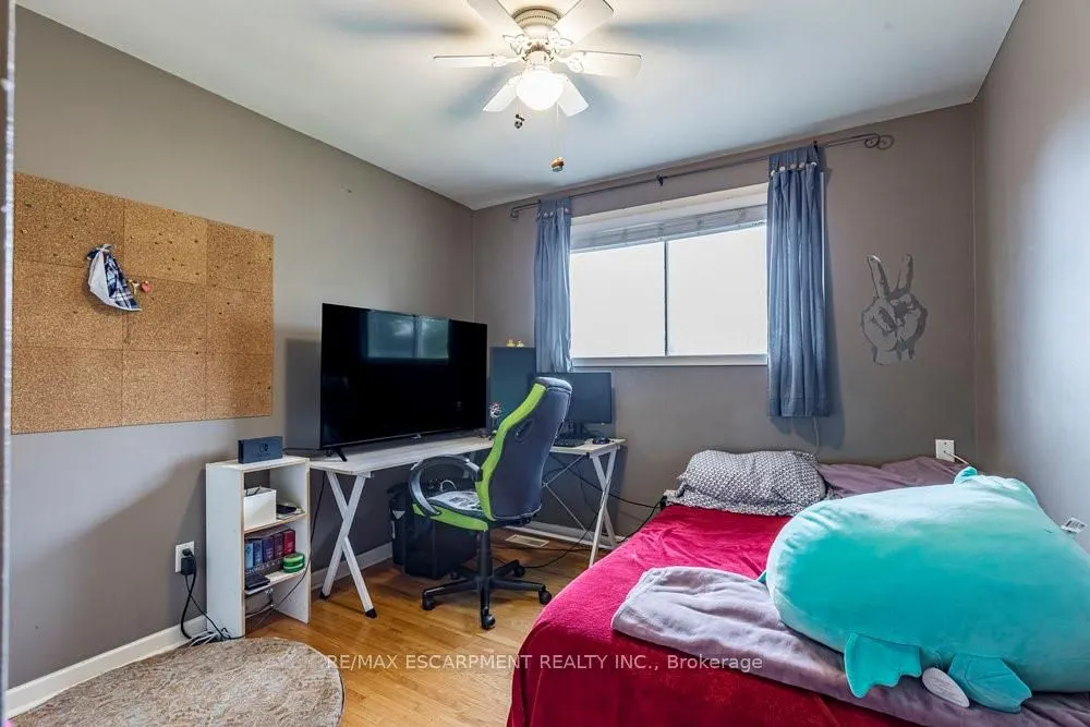 6871 Corwin Crescent