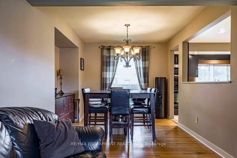 6871 Corwin Crescent