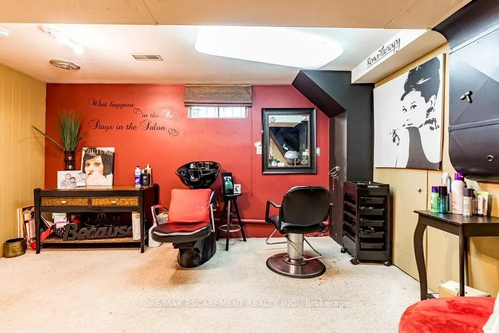 6871 Corwin Crescent