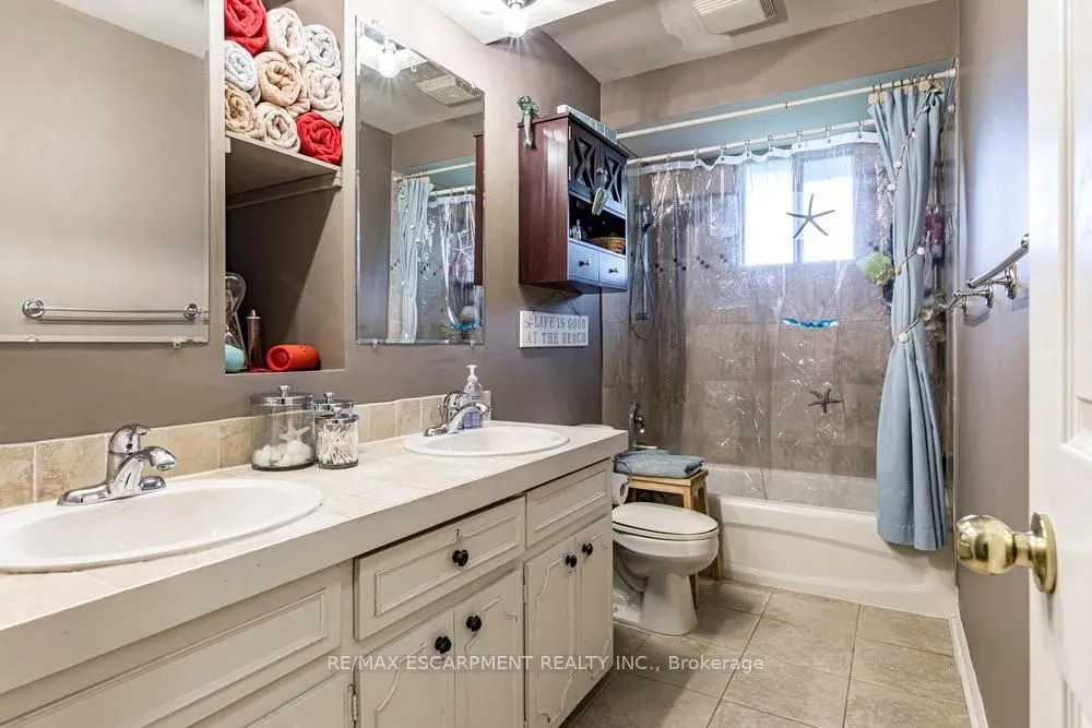 6871 Corwin Crescent