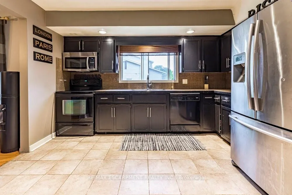 6871 Corwin Crescent