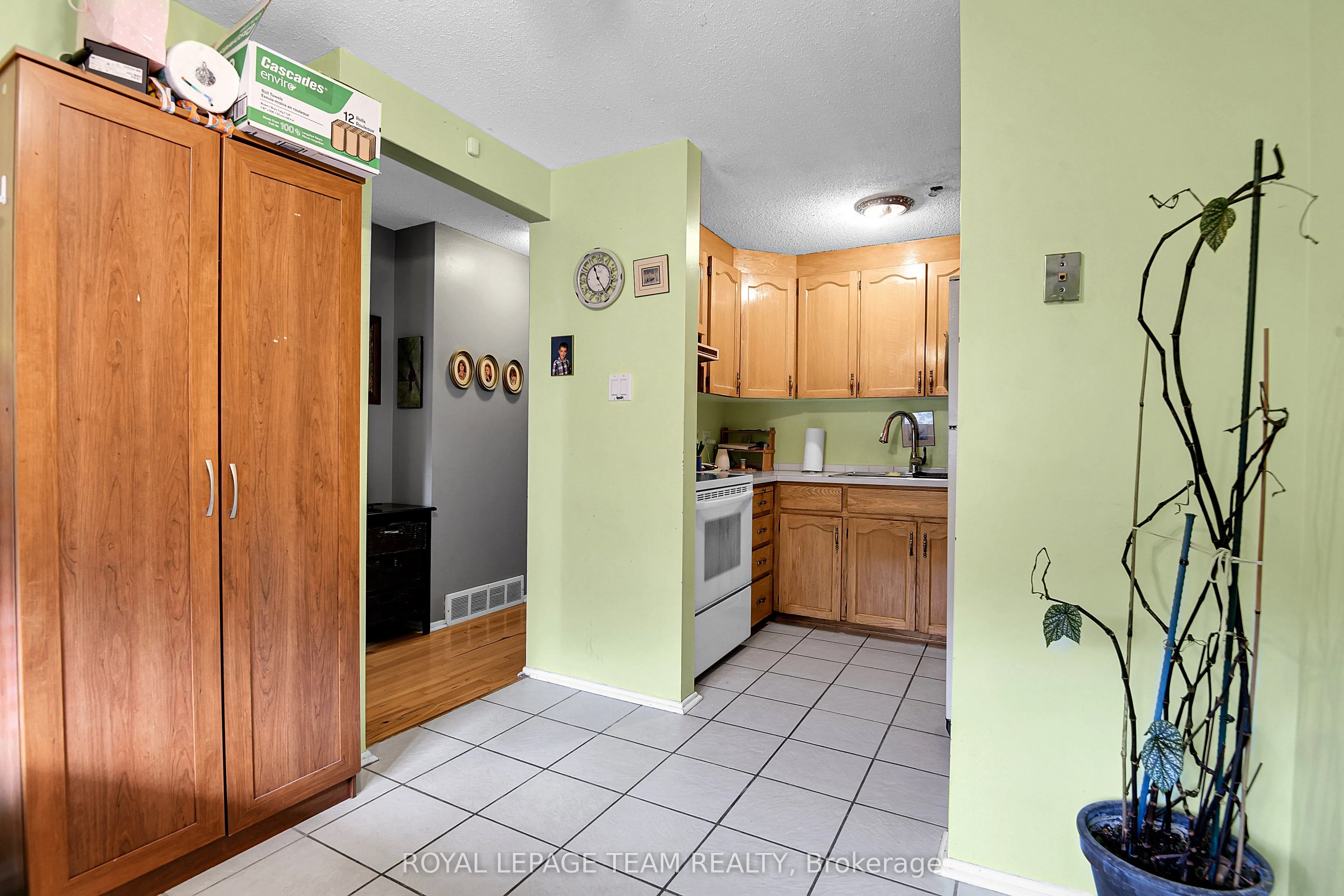 902 Elmsmere Road, #B