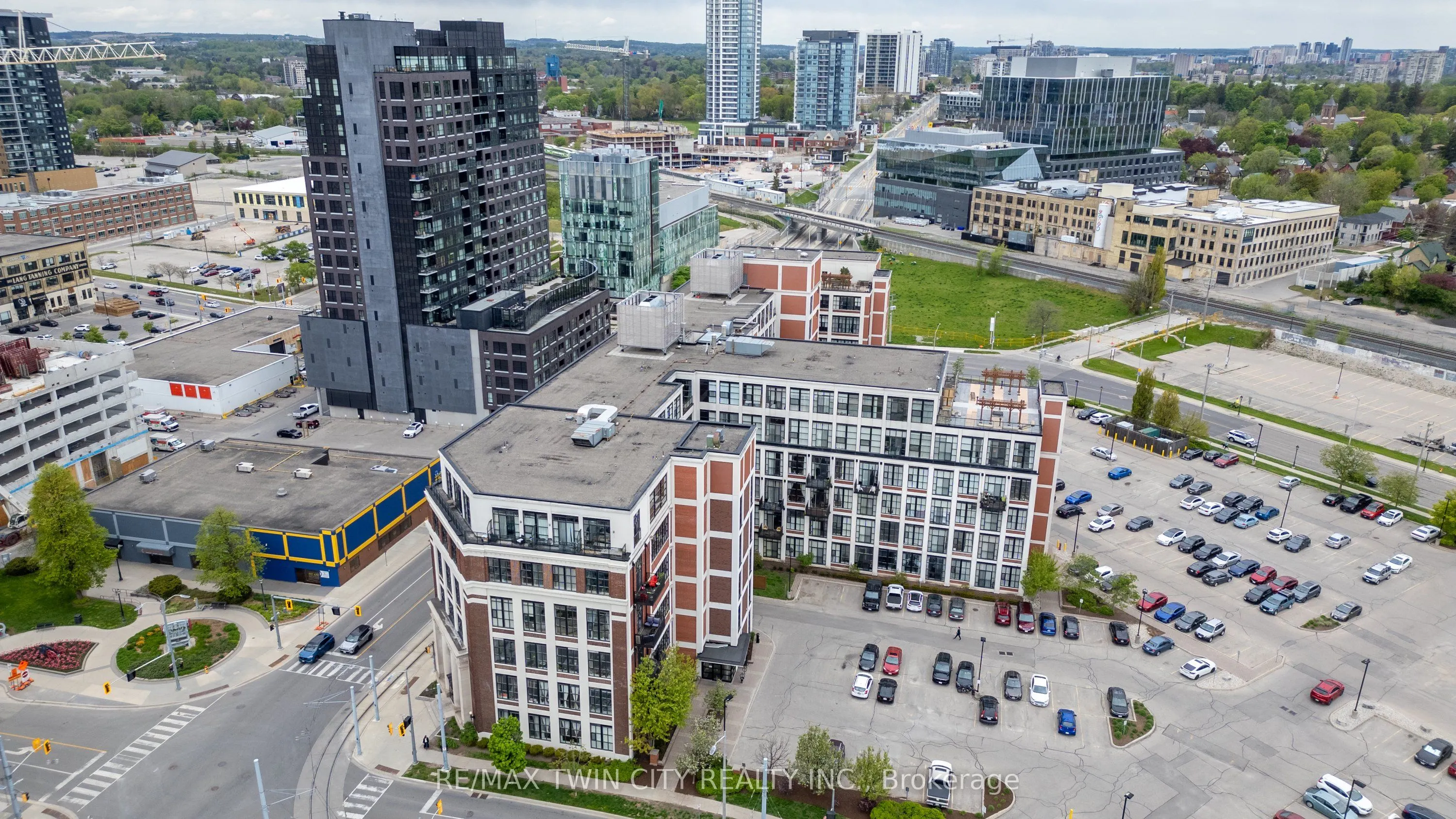 410 King Street W, #608