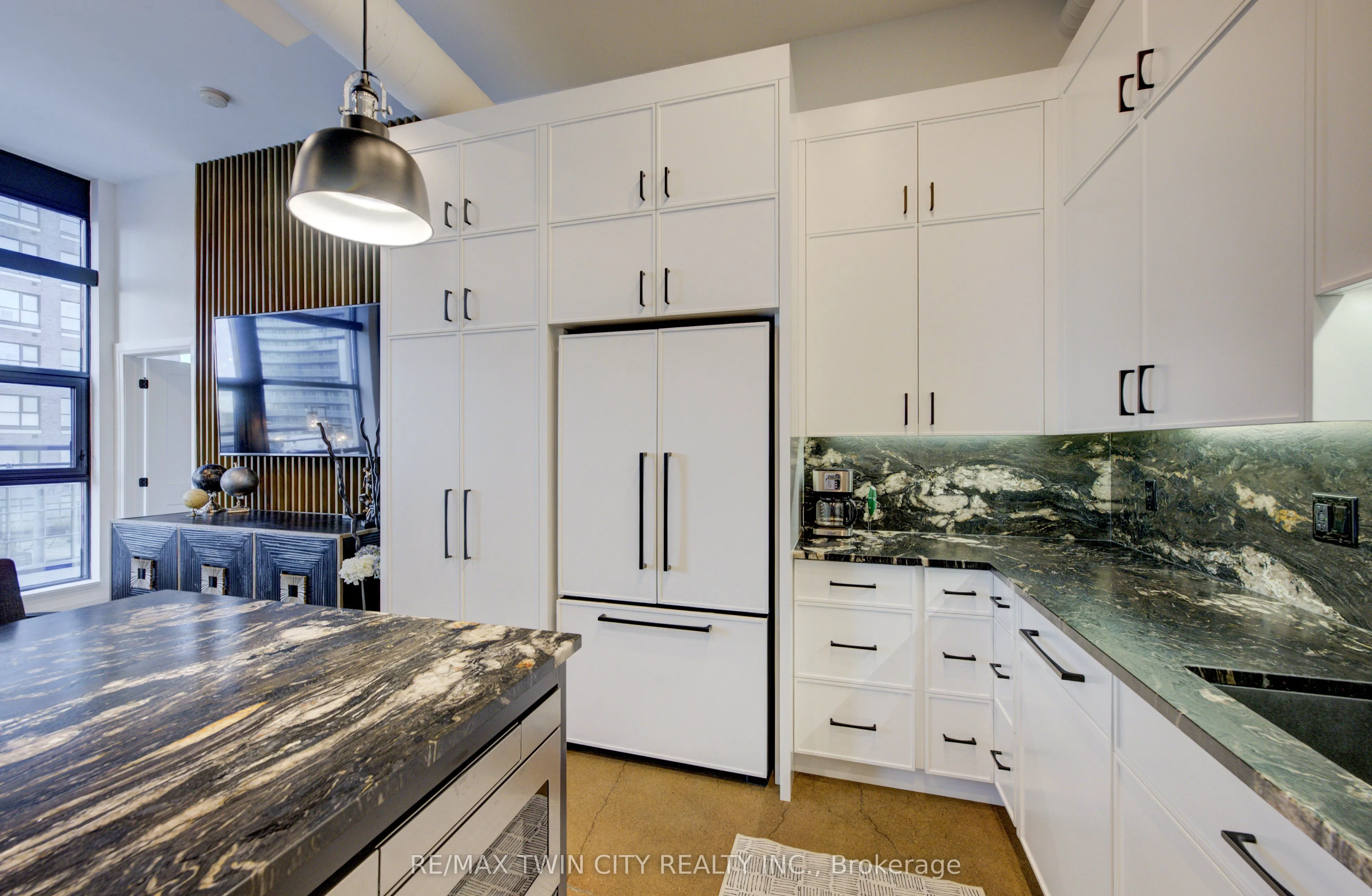 410 King Street W, #608