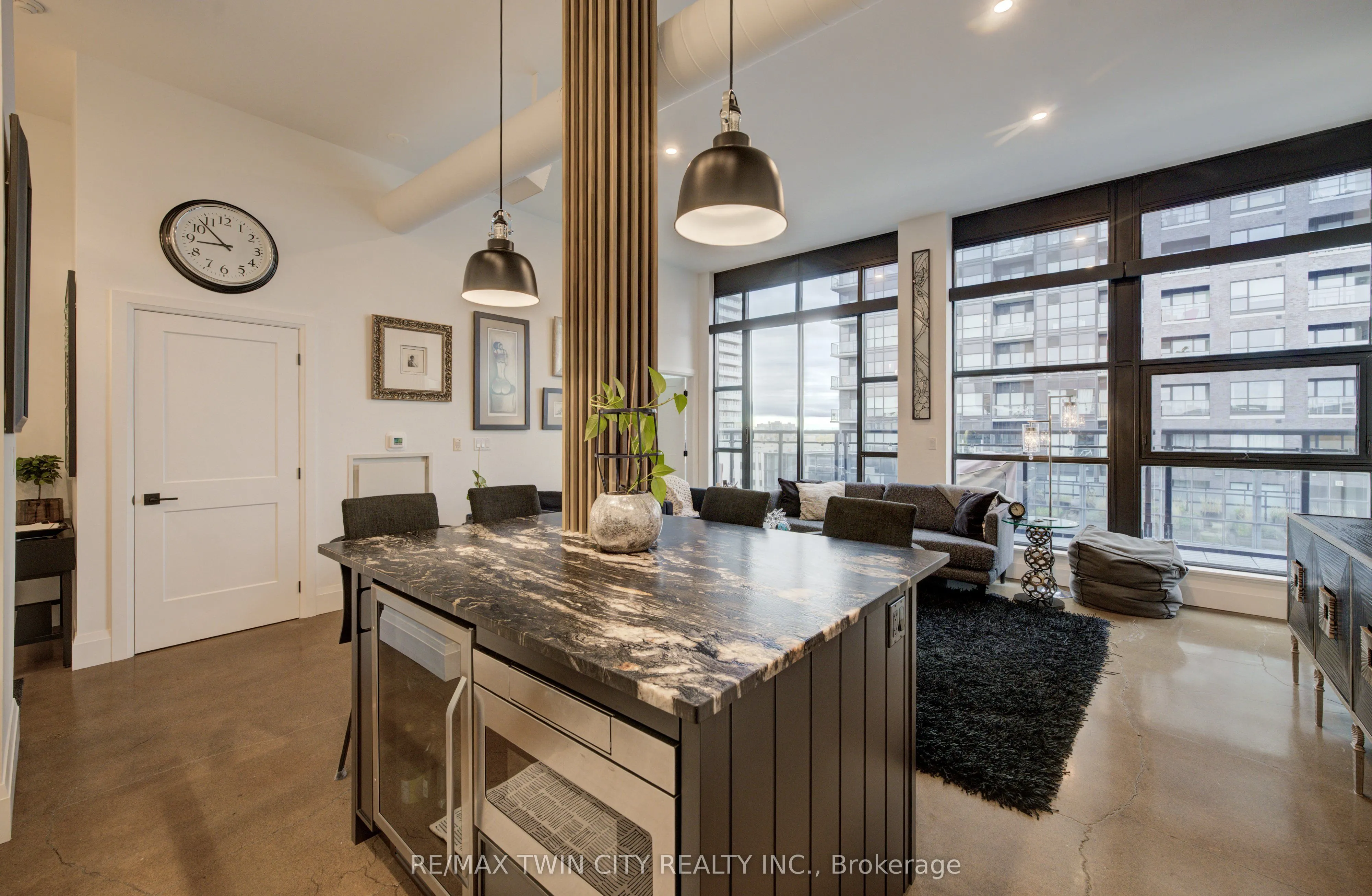 410 King Street W, #608