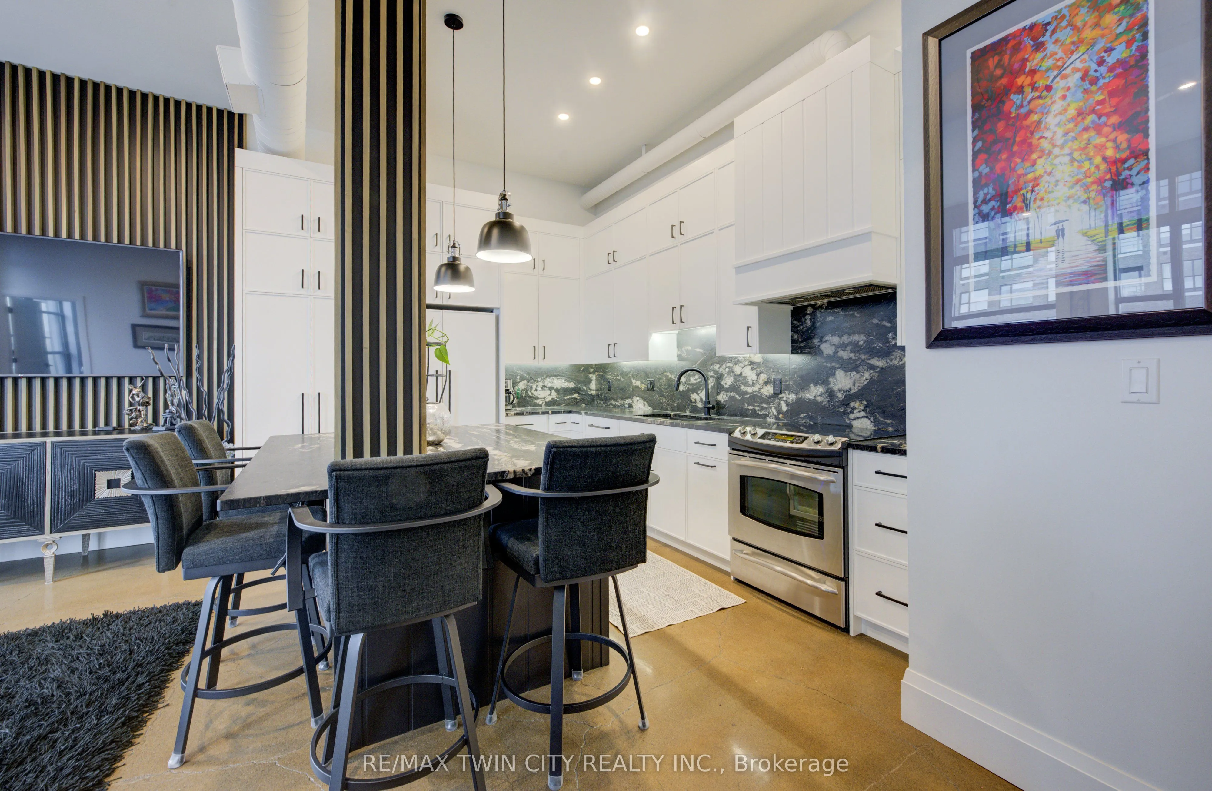 410 King Street W, #608