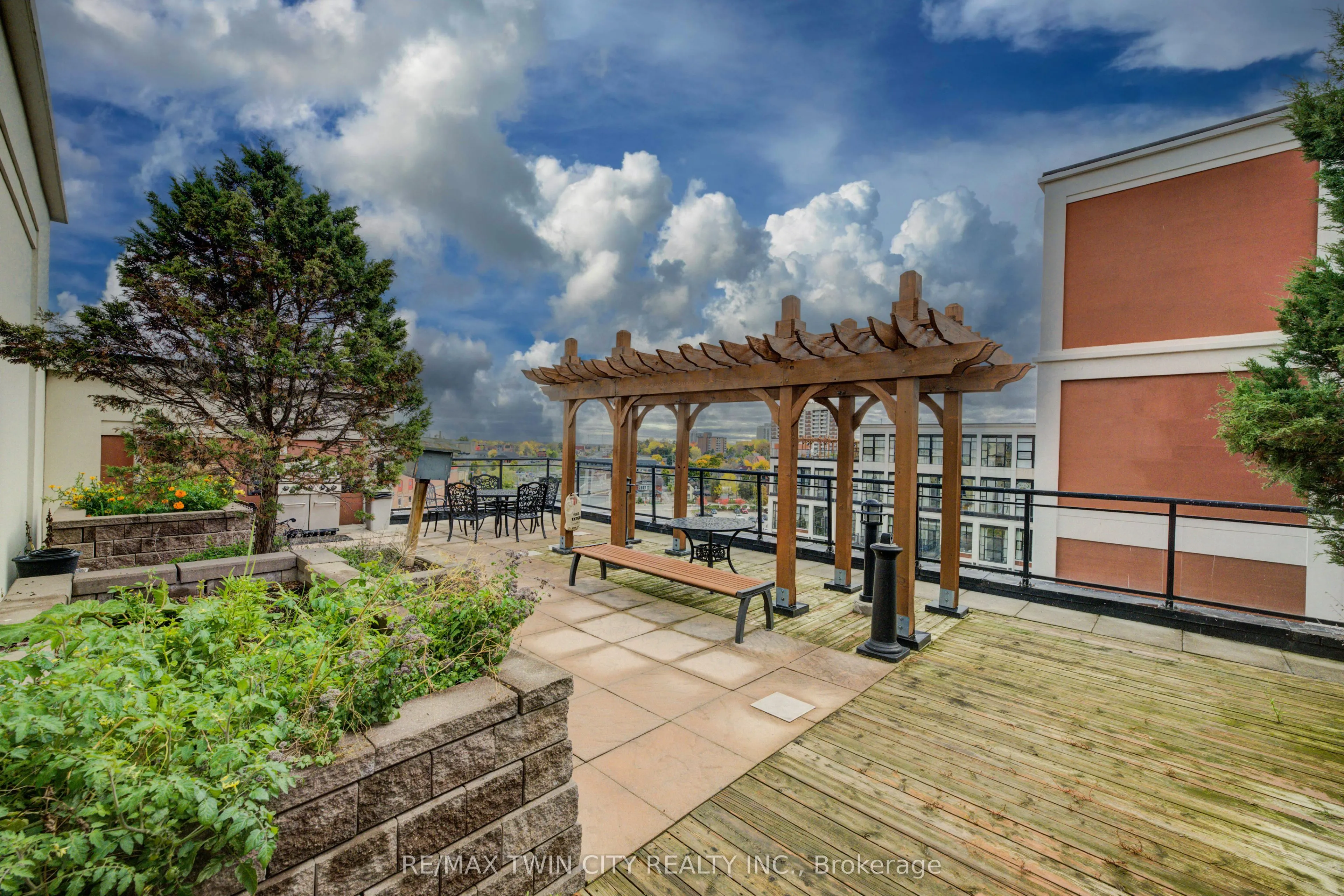 410 King Street W, #608