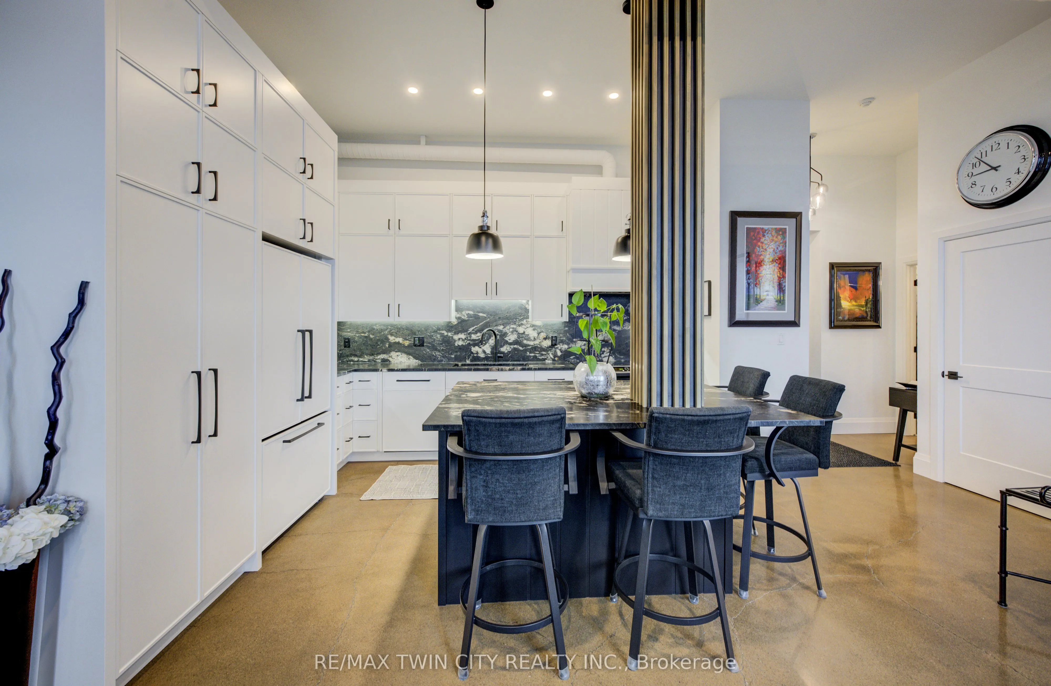 410 King Street W, #608