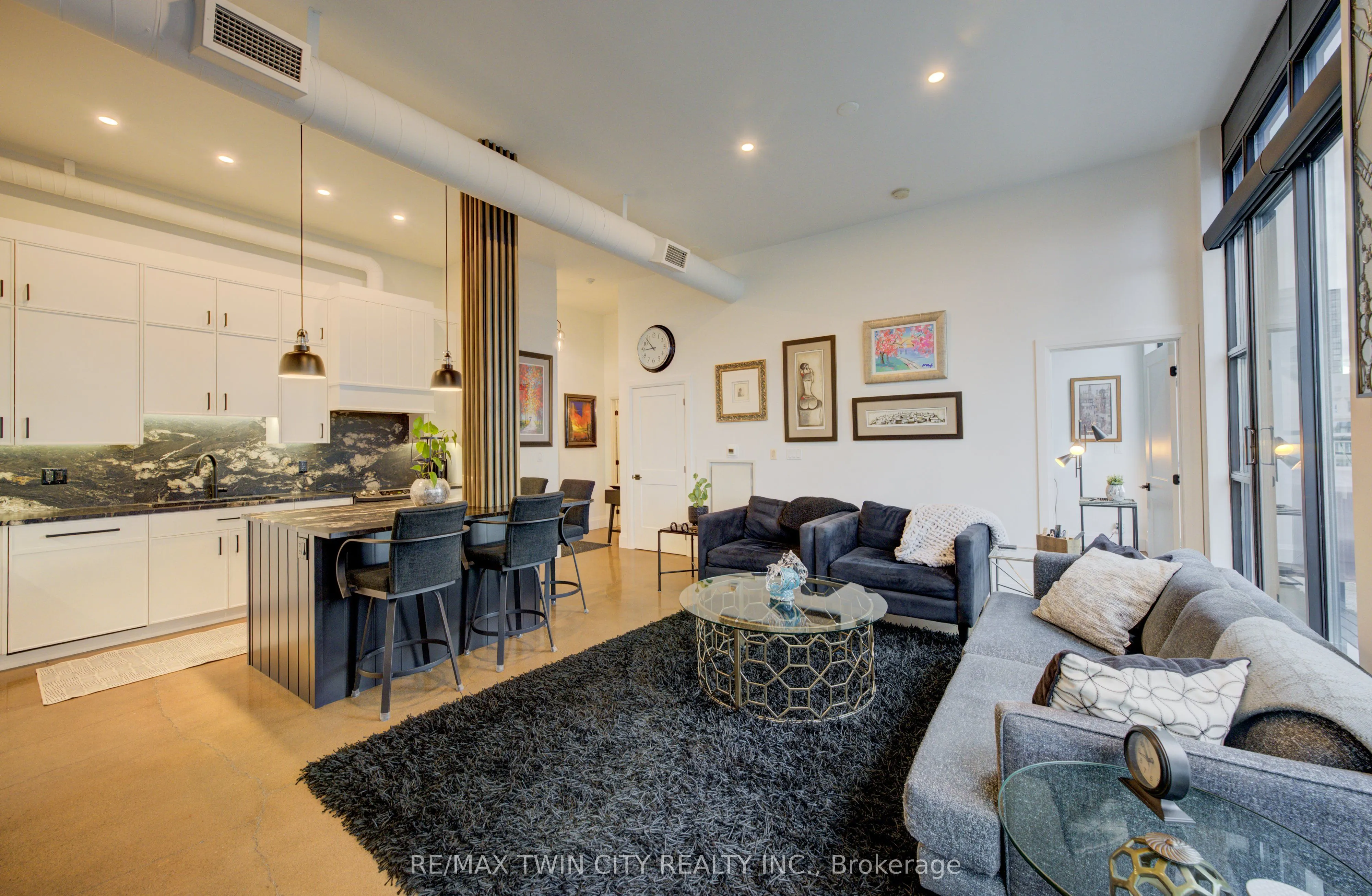 410 King Street W, #608