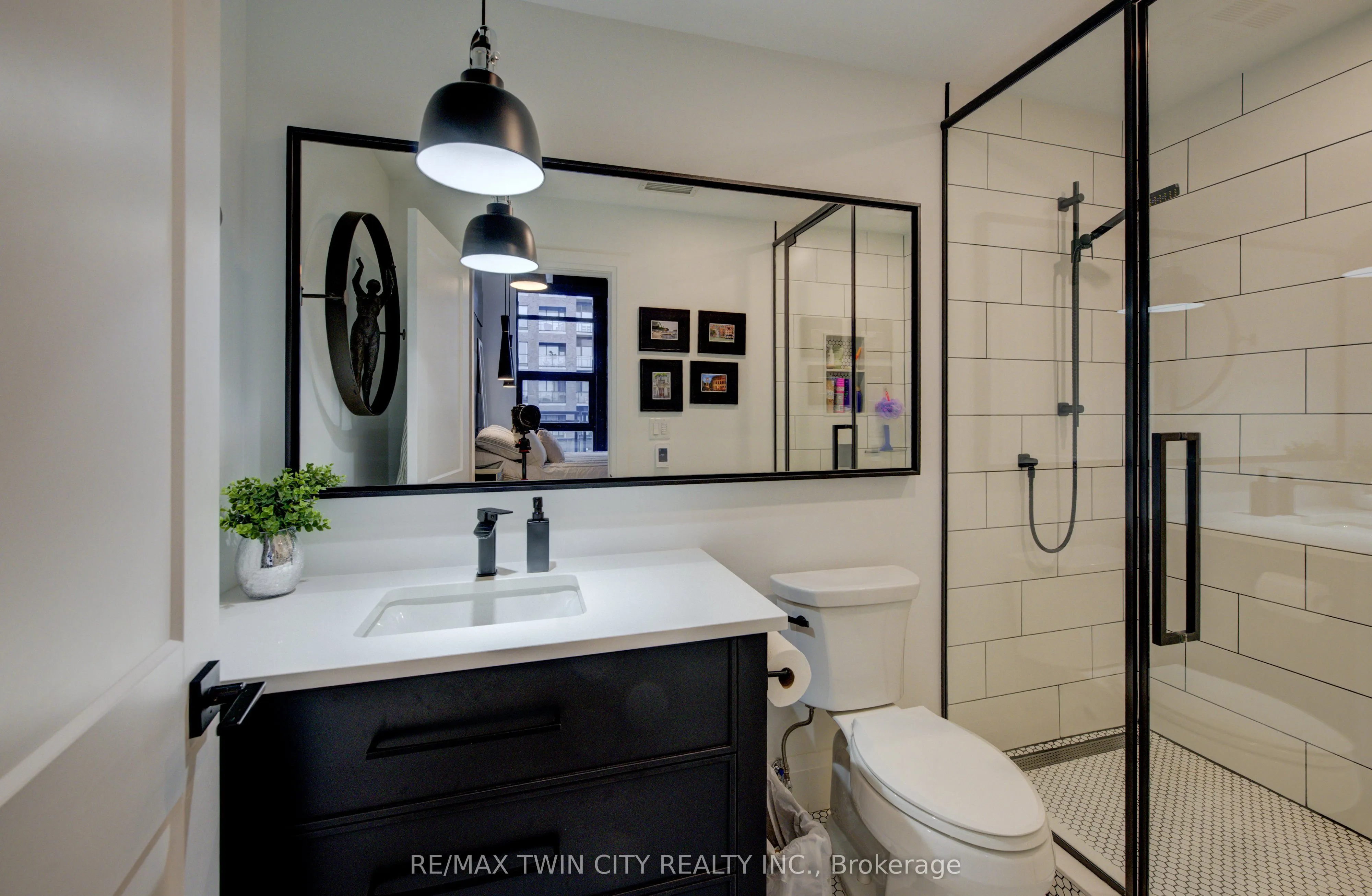 410 King Street W, #608