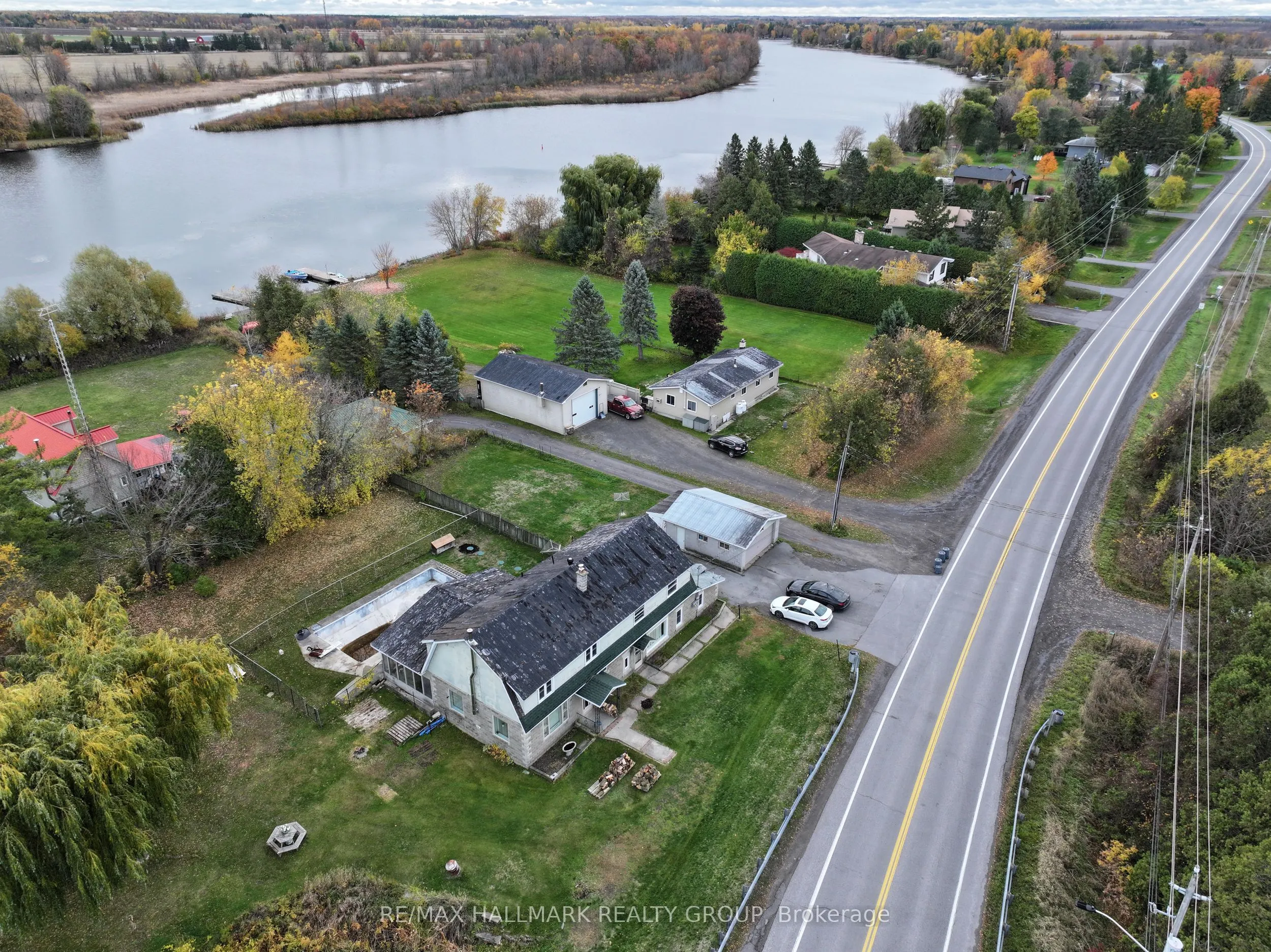 6763 Rideau Valley Drive S