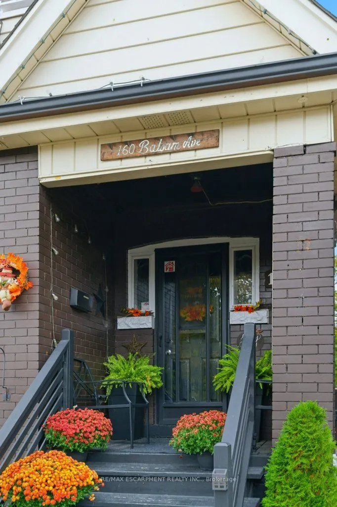 160 Balsam Avenue N