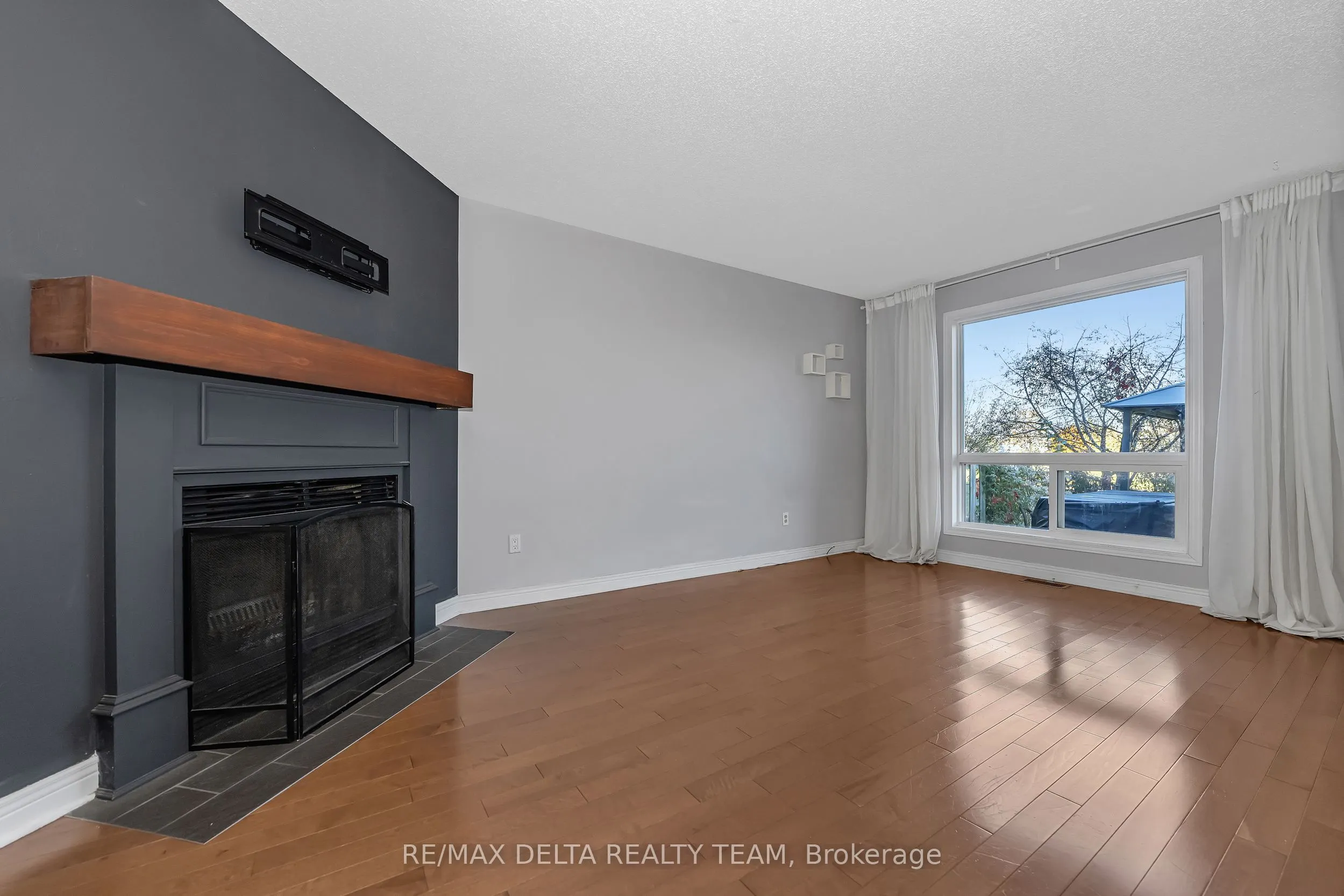 1423 Caravel Crescent