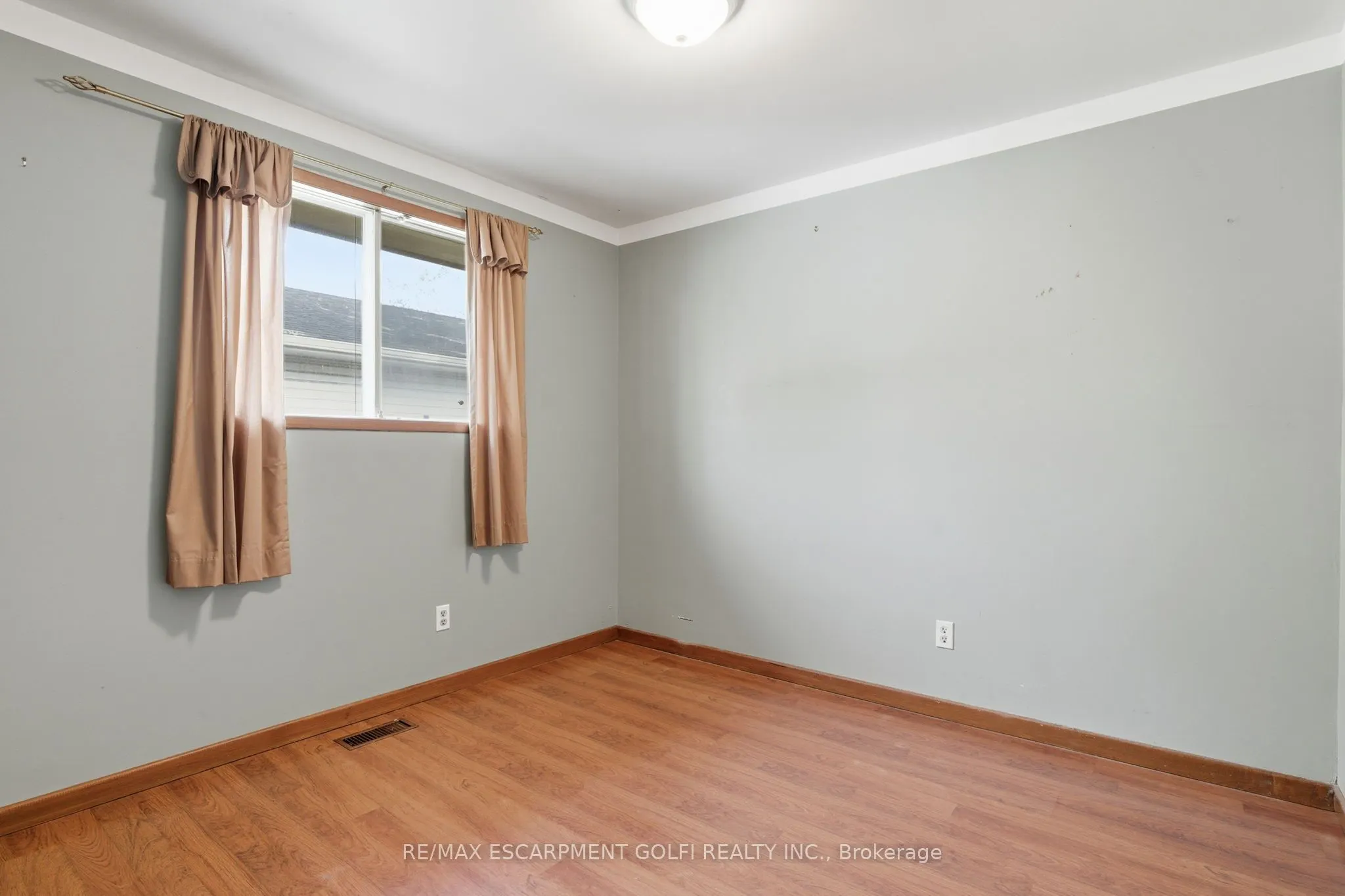 7385 North Dorset Place