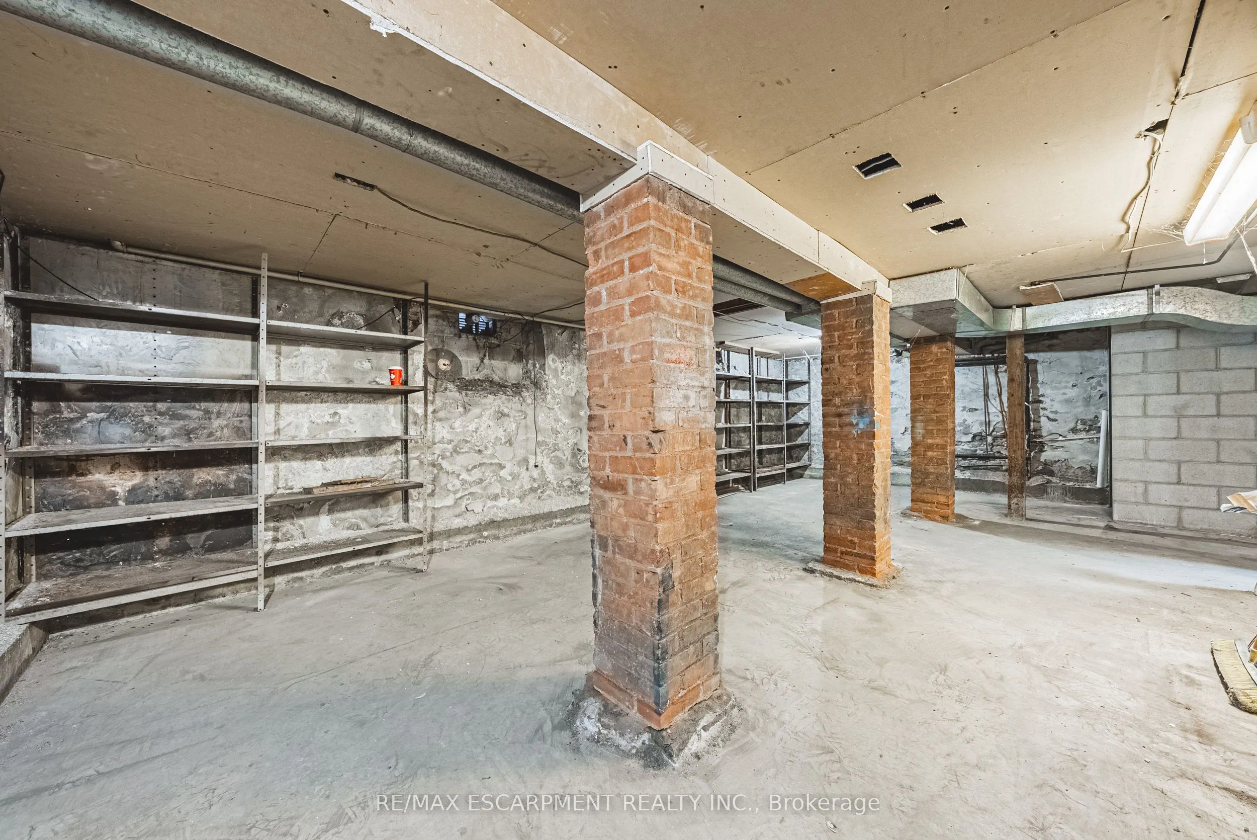 120 Catharine Street S