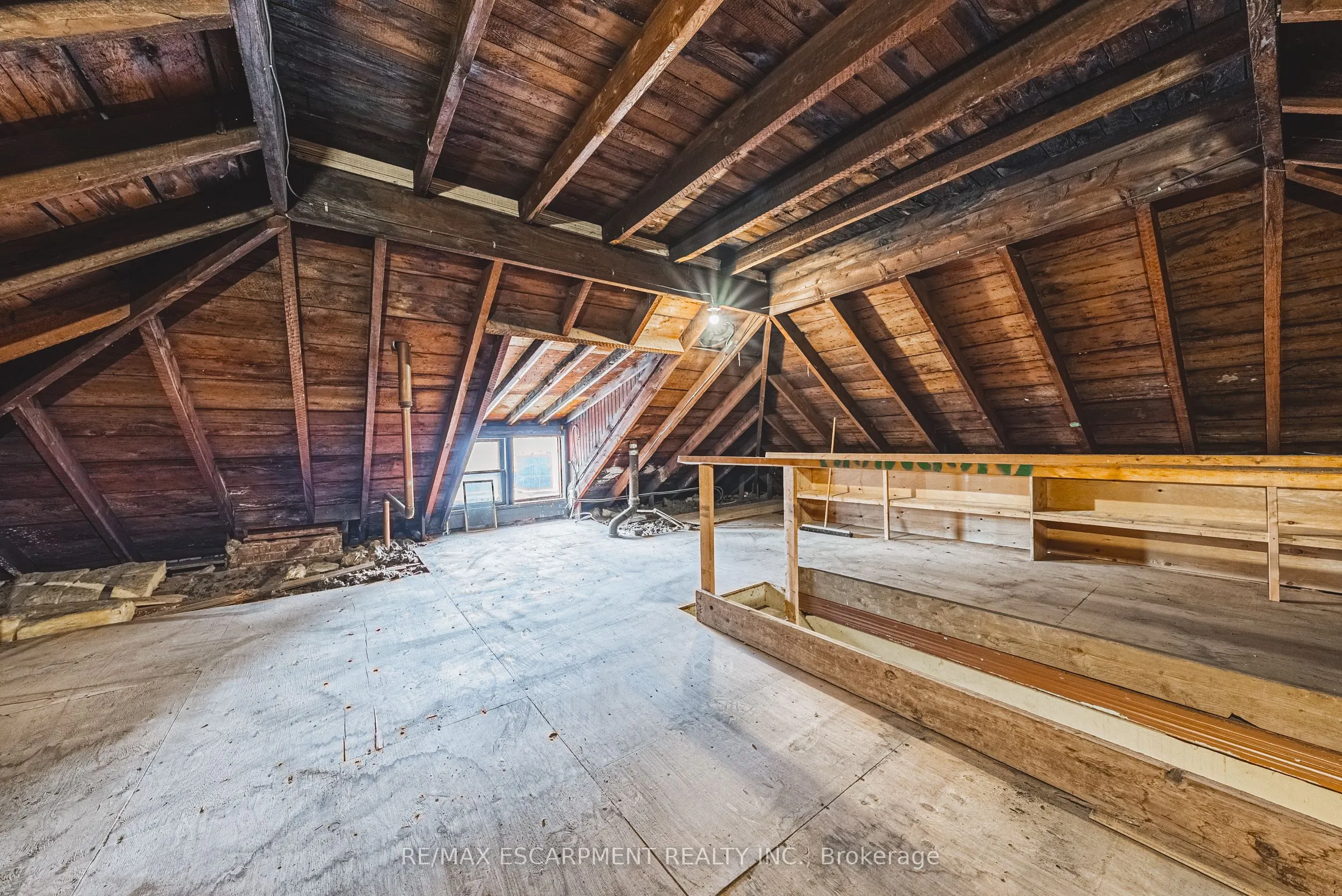 120 Catharine Street S