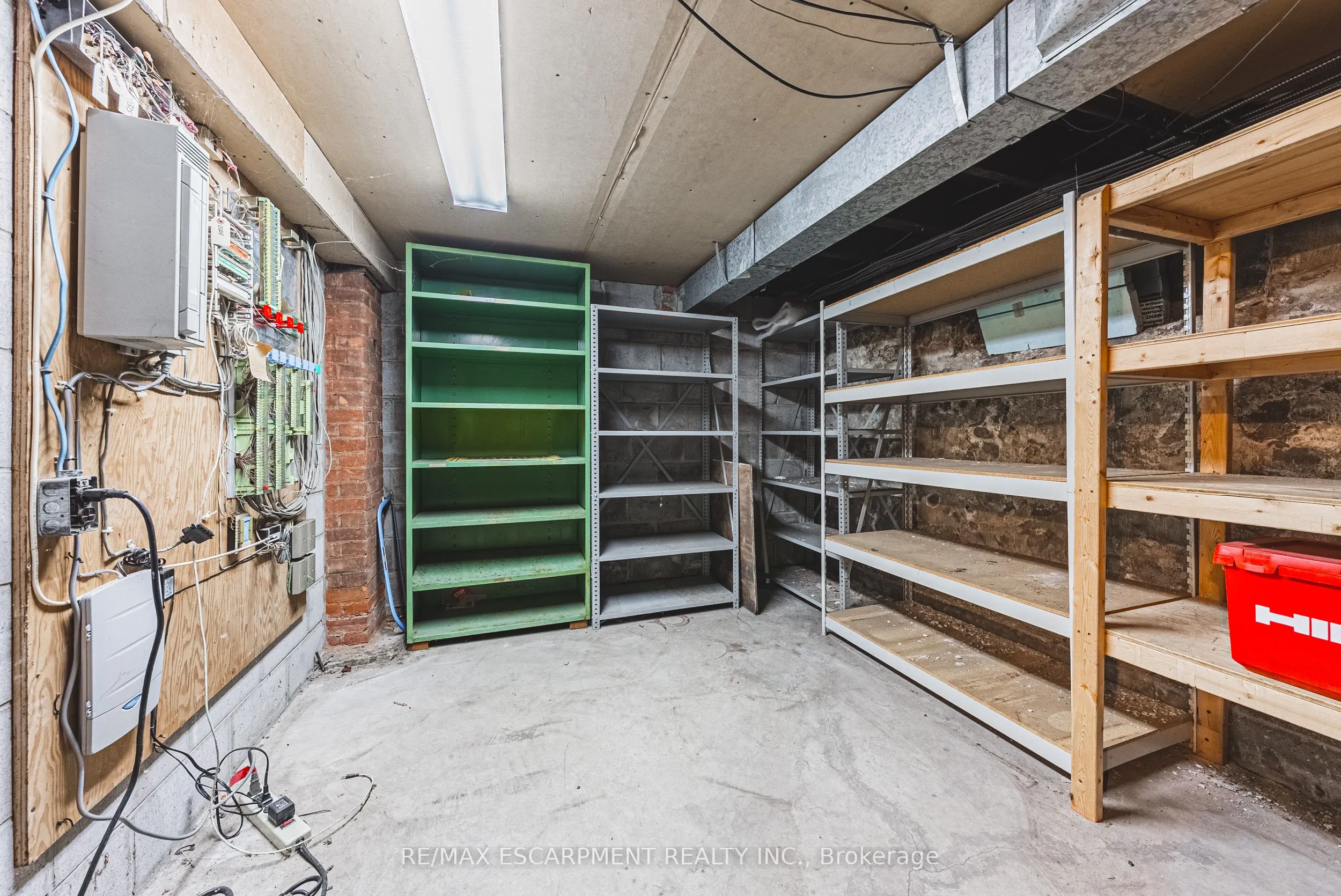 120 Catharine Street S