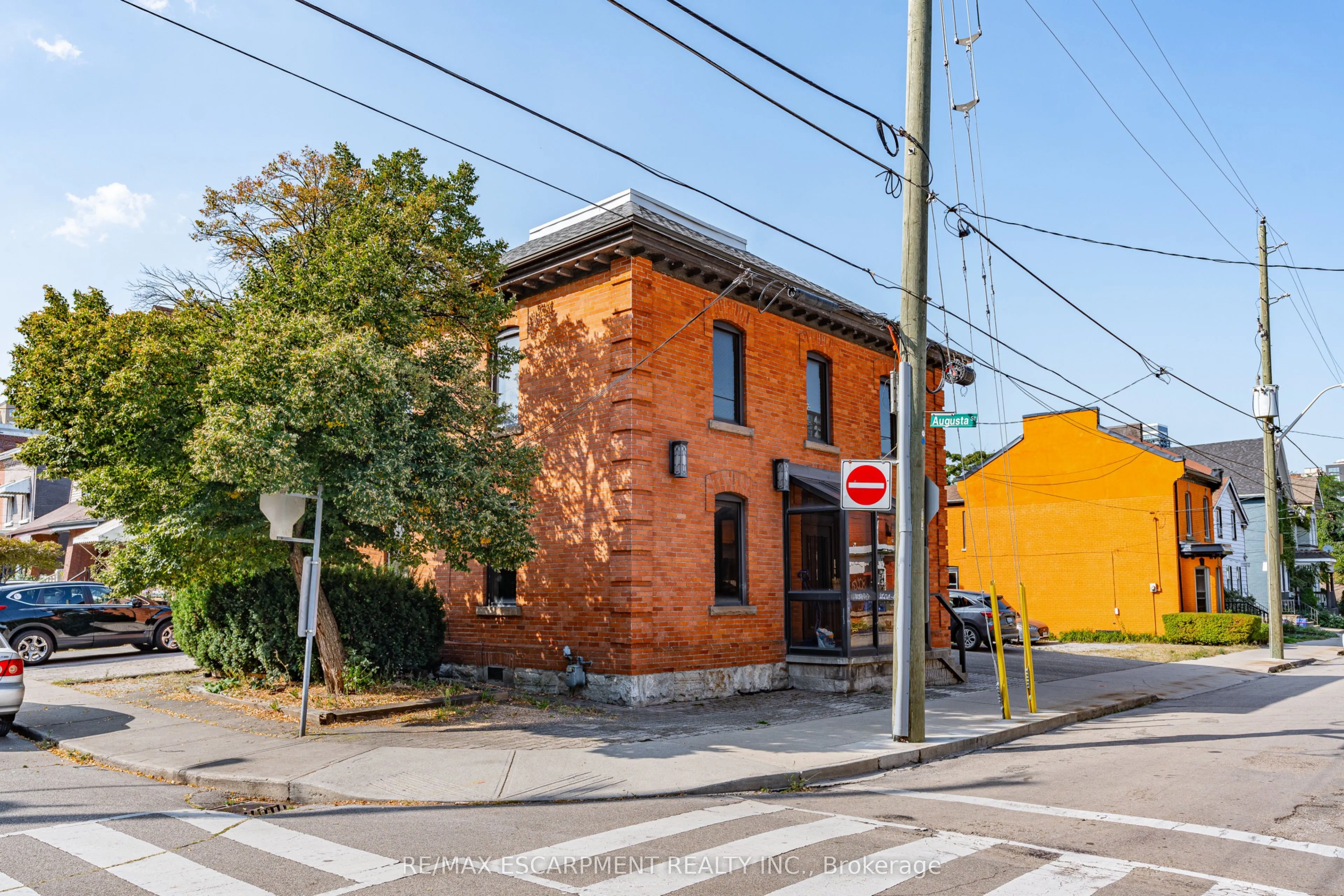 120 Catharine Street S