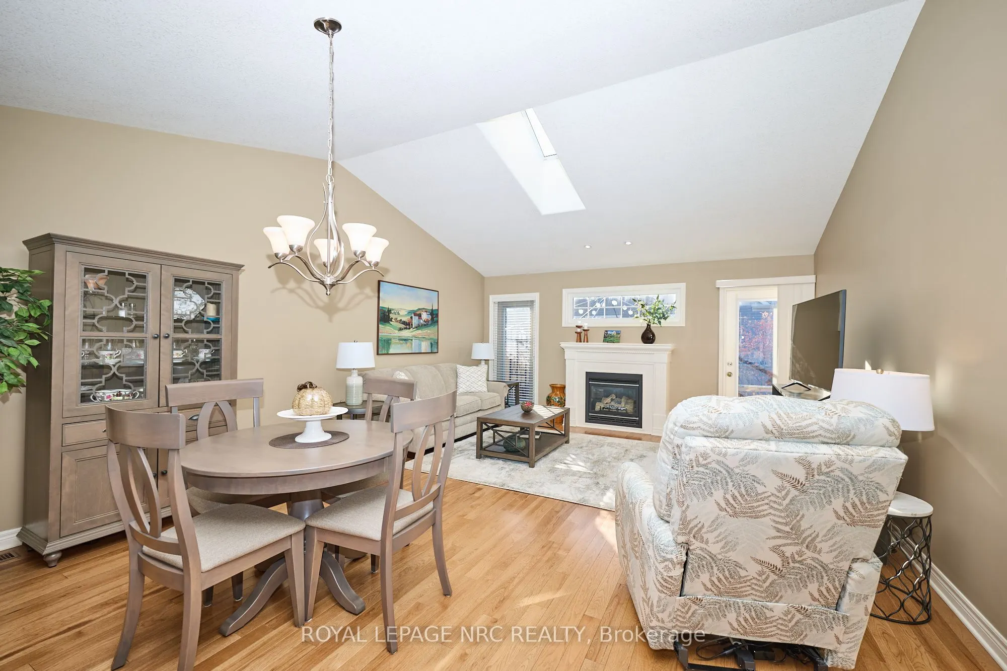 603 Welland Avenue, #8