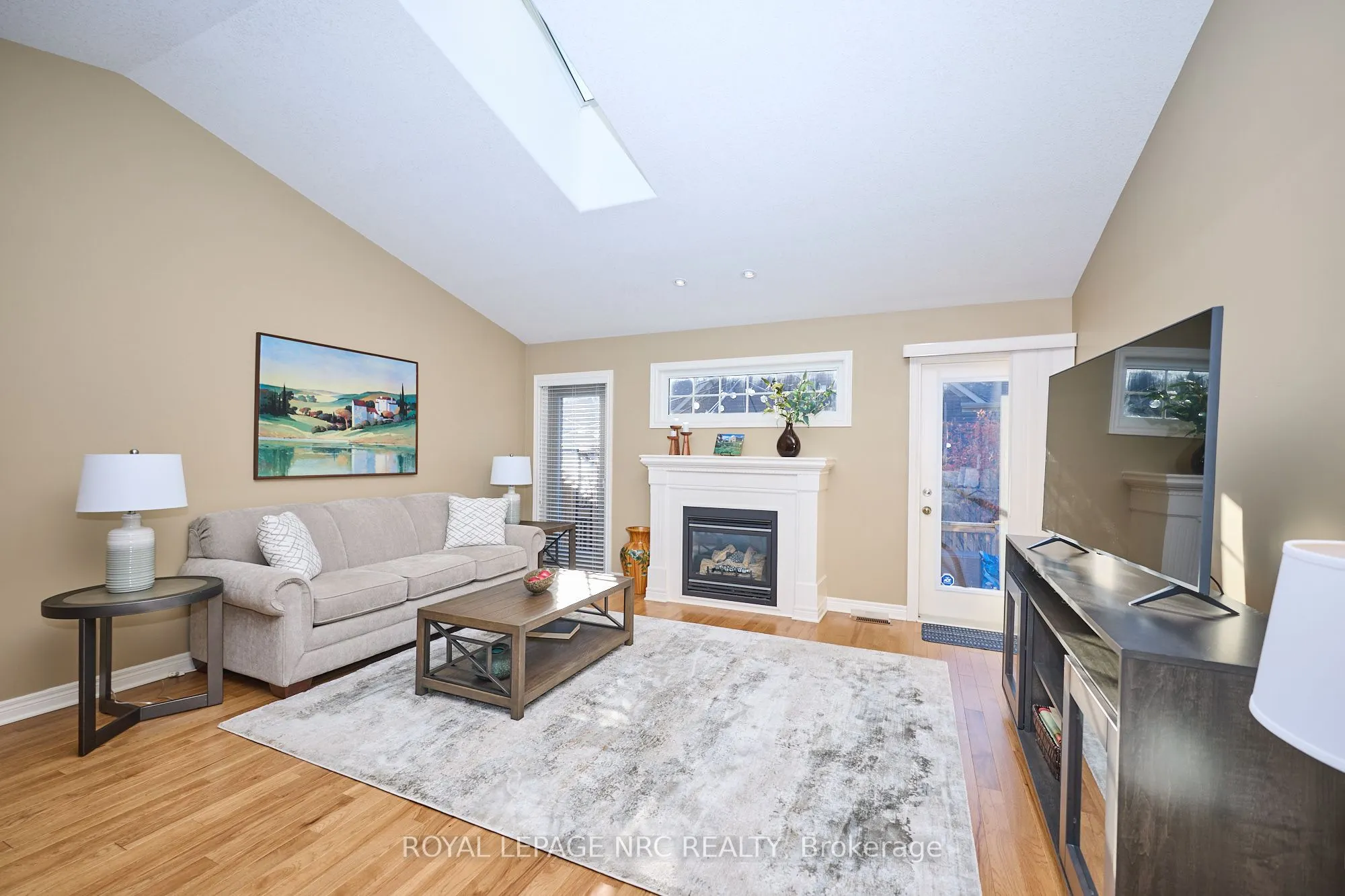 603 Welland Avenue, #8