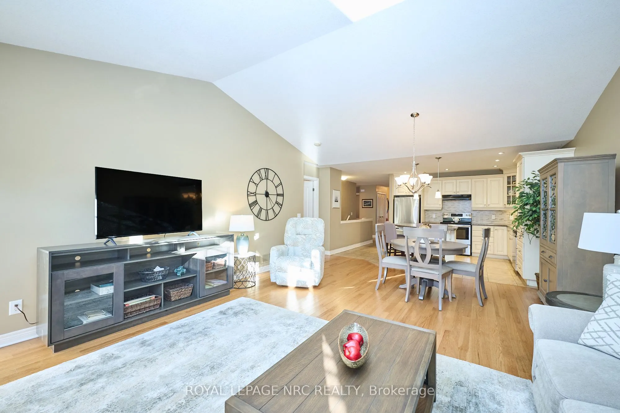 603 Welland Avenue, #8