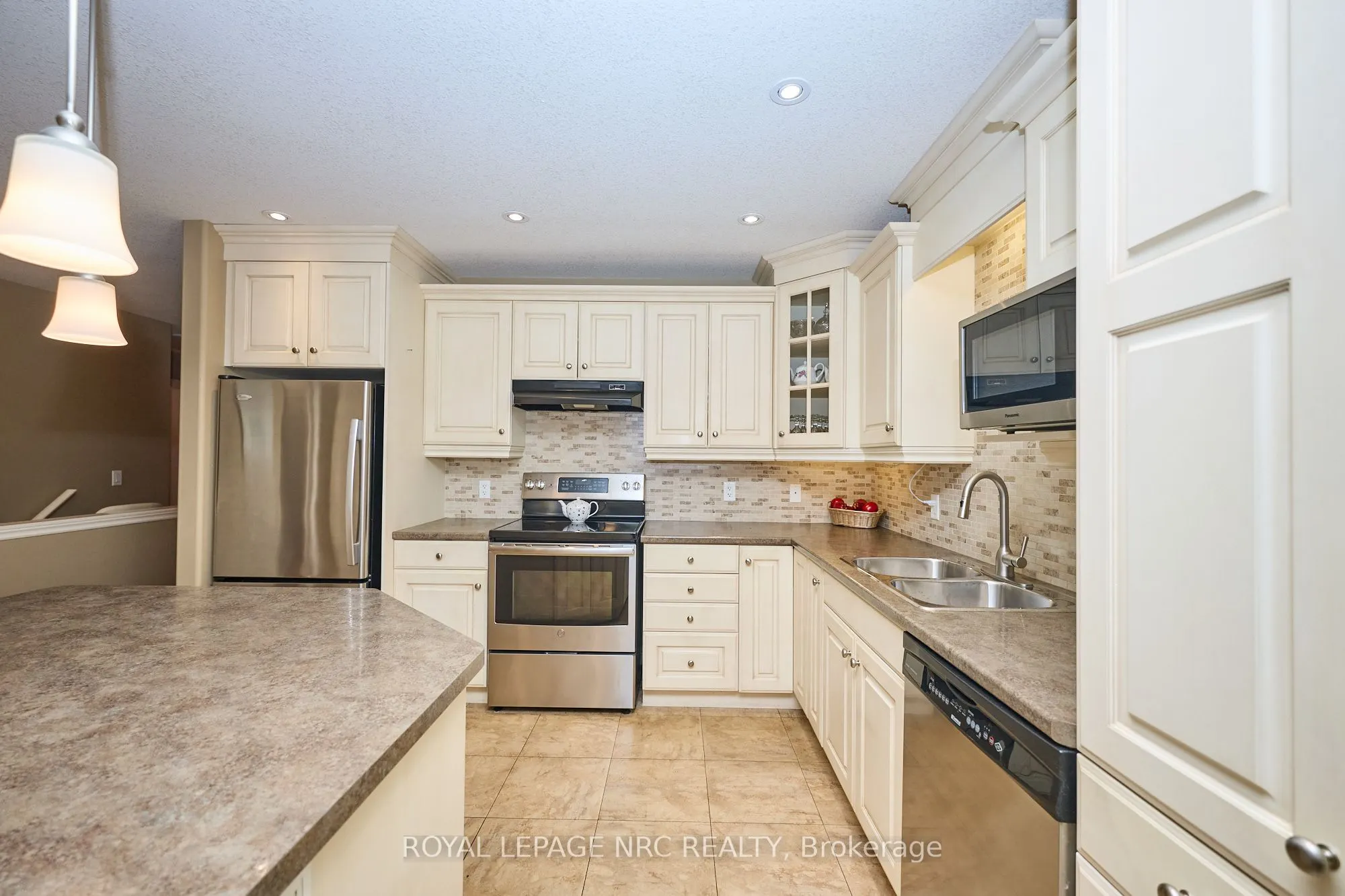 603 Welland Avenue, #8