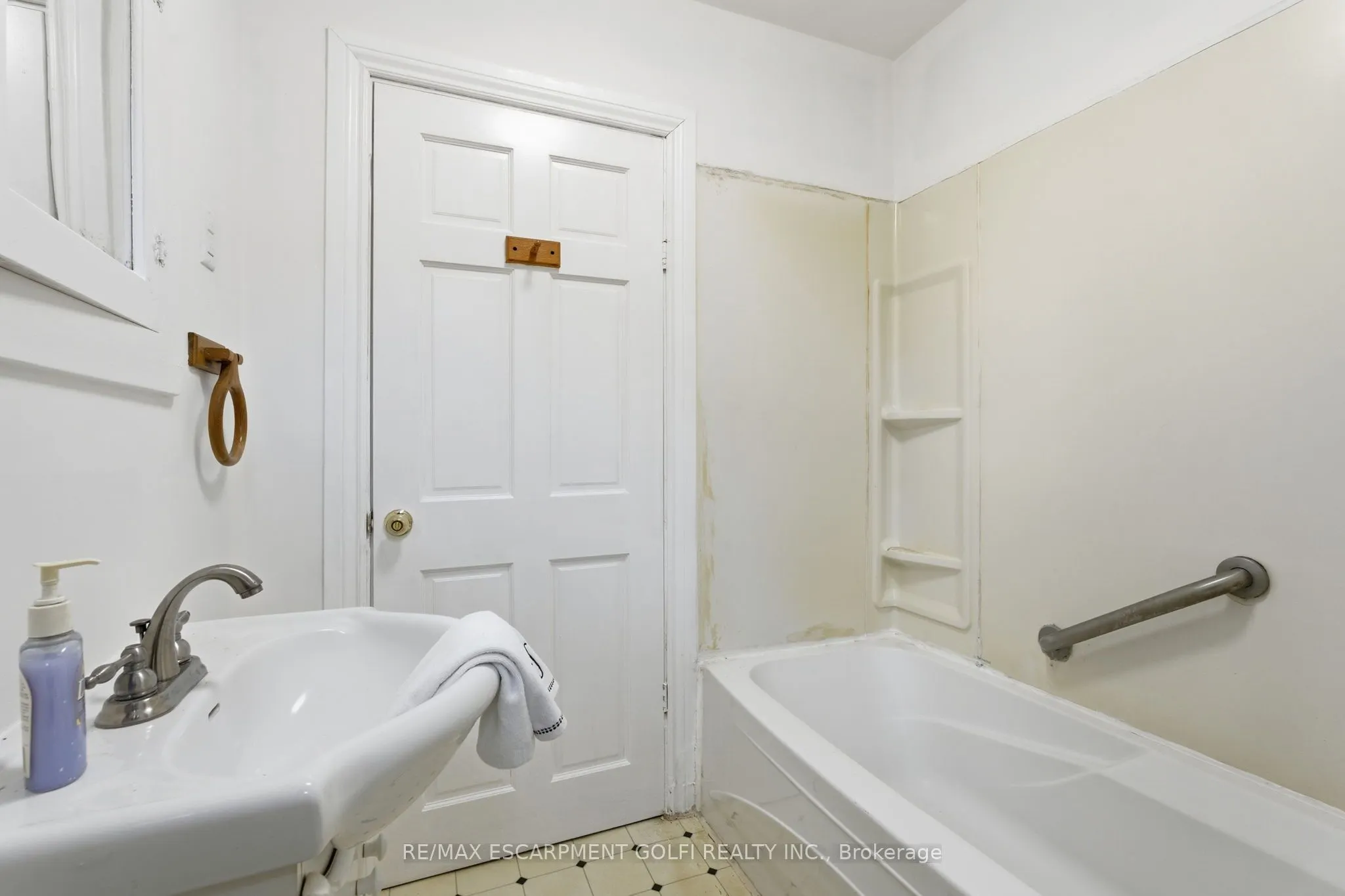 217 Emerald Street N