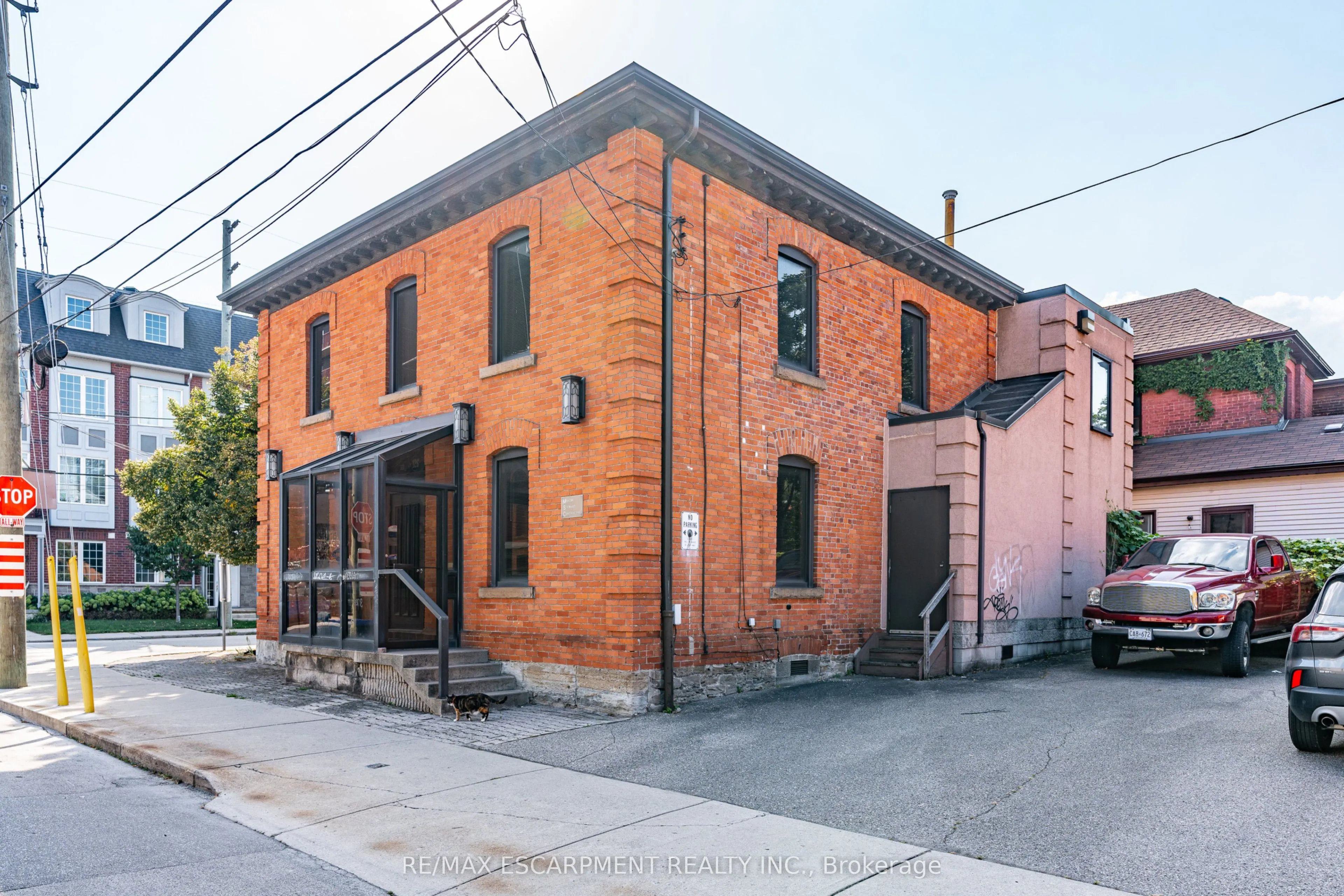 120 Catharine Street S