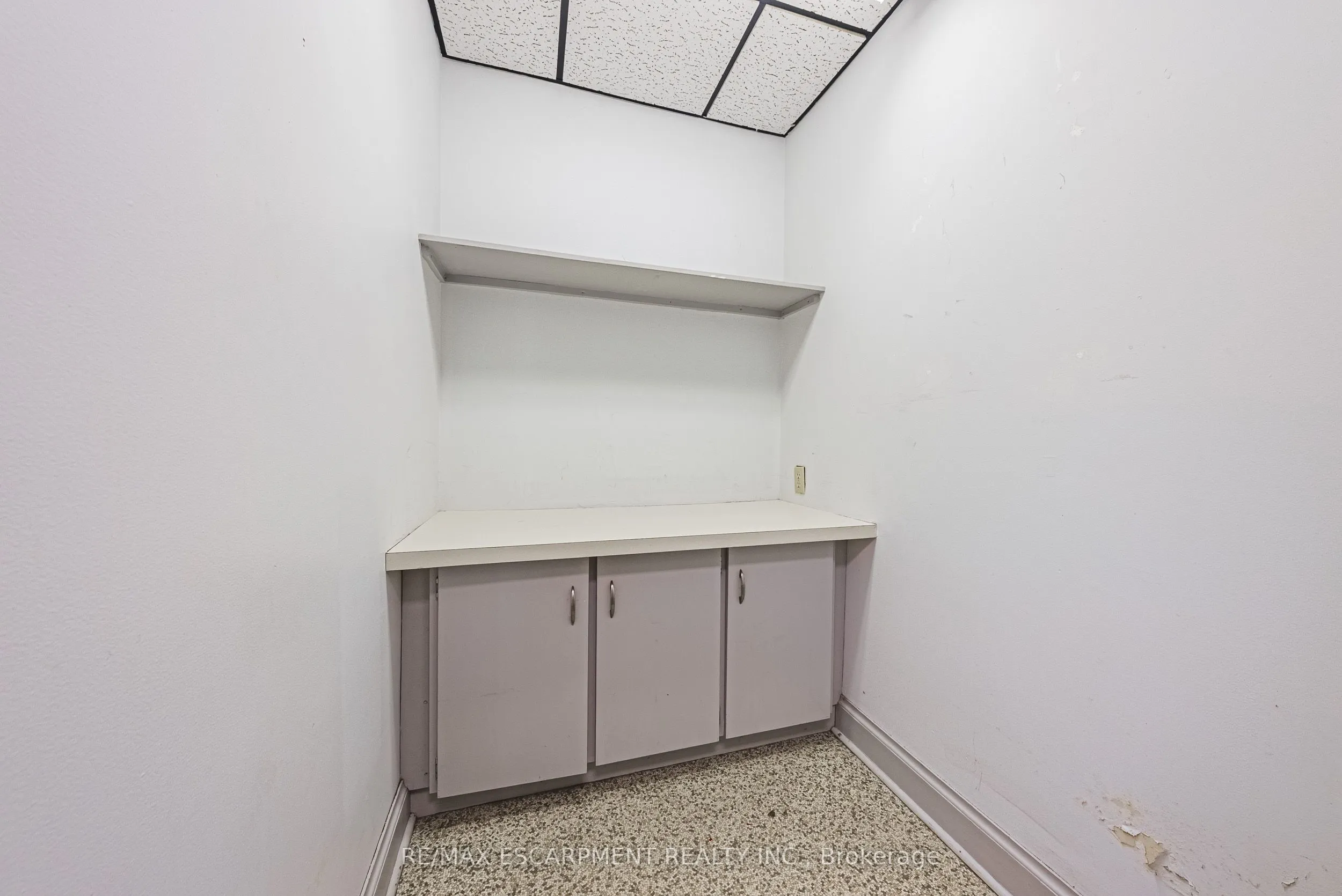 120 Catharine Street S