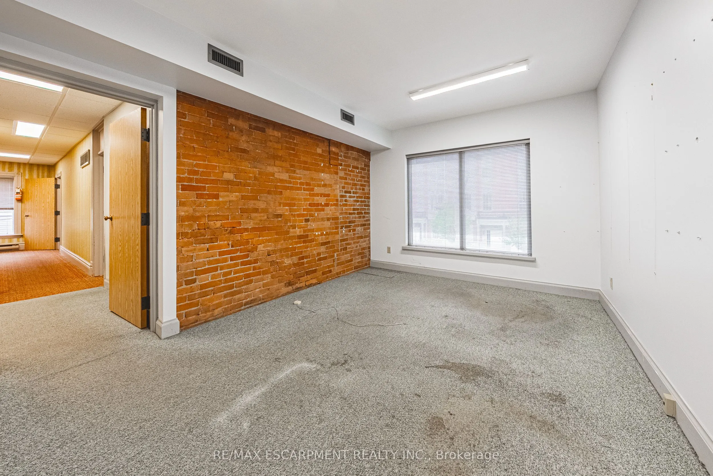 120 Catharine Street S