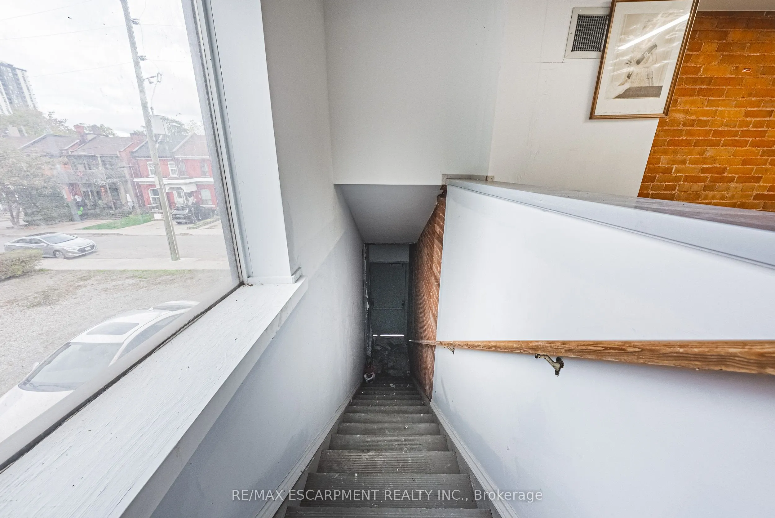 120 Catharine Street S