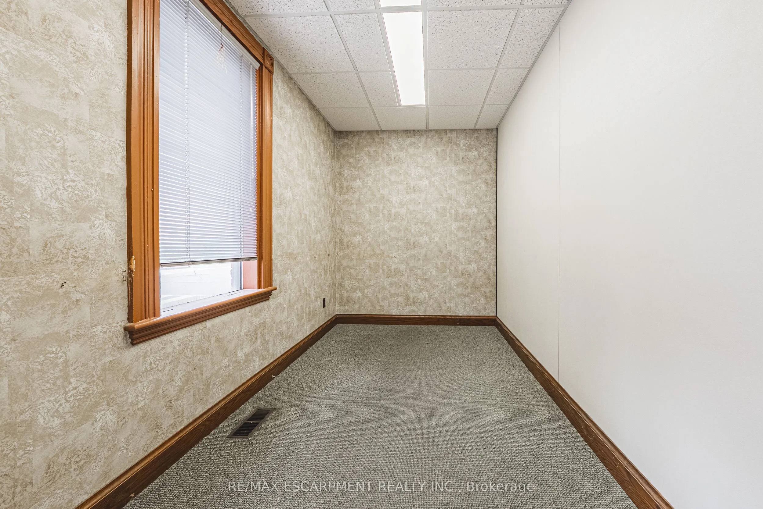 120 Catharine Street S