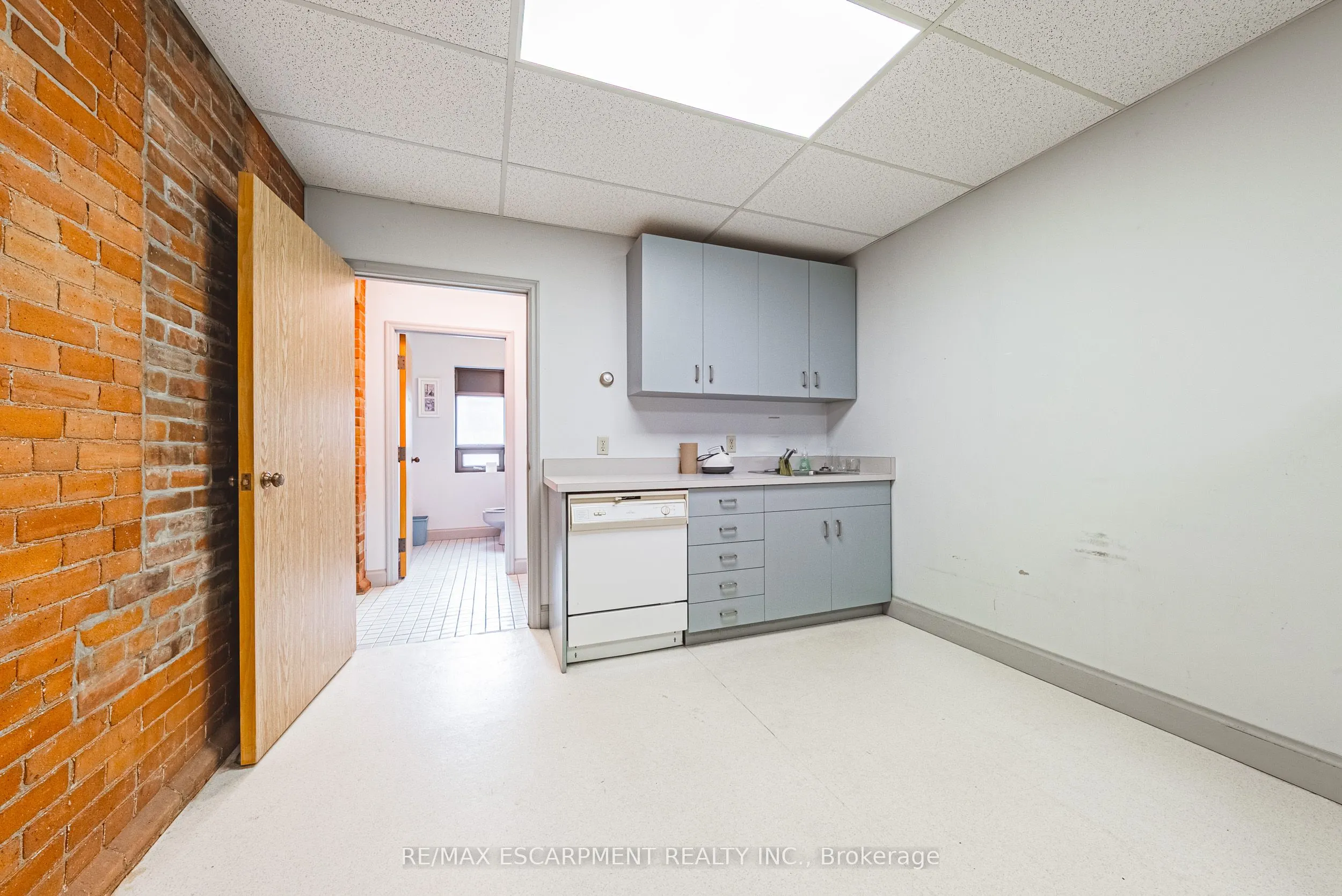 120 Catharine Street S